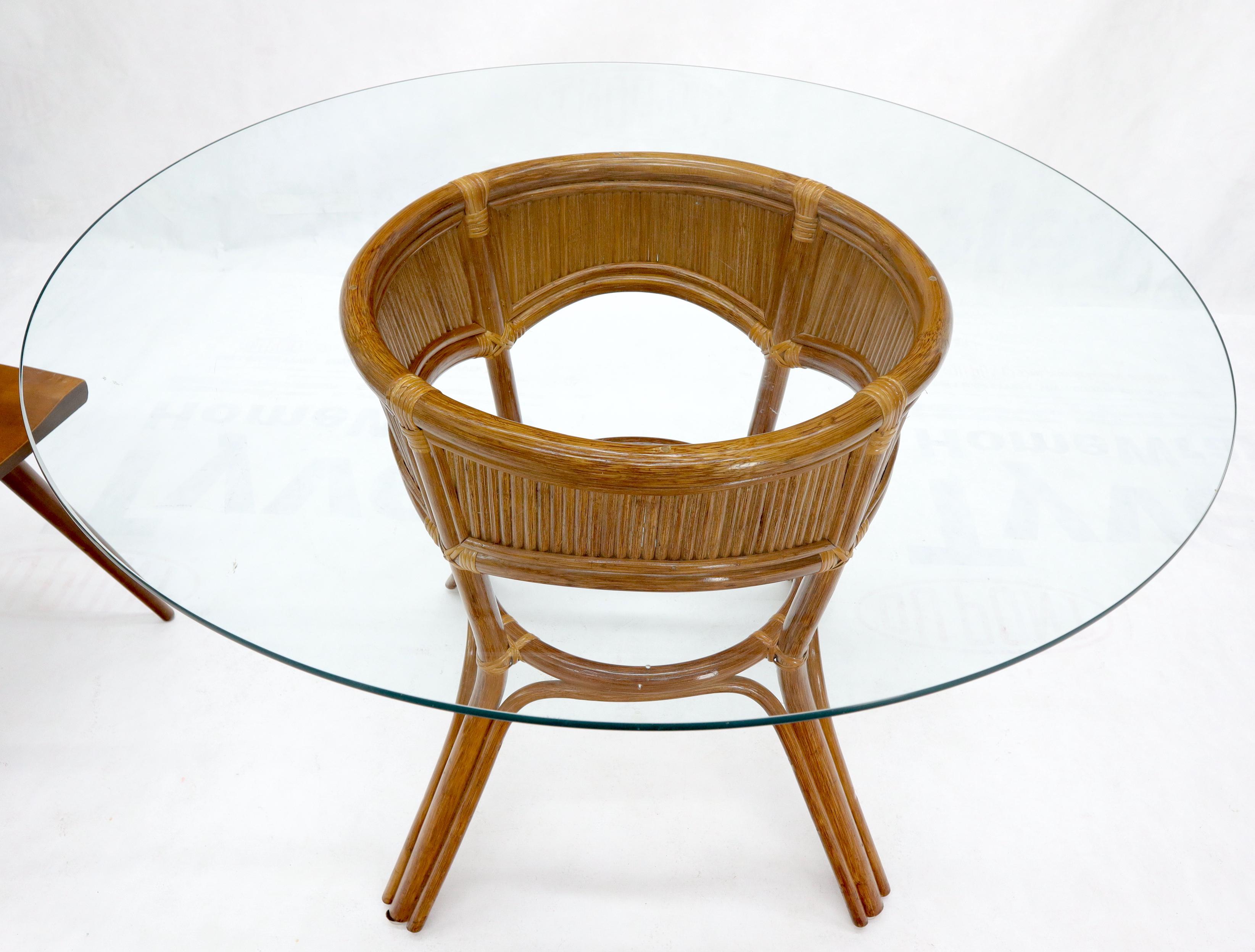 Mid-Century Modern Table de salle à manger Dinette à plateau rond en bambou et base en rotin avec plateau en verre en vente