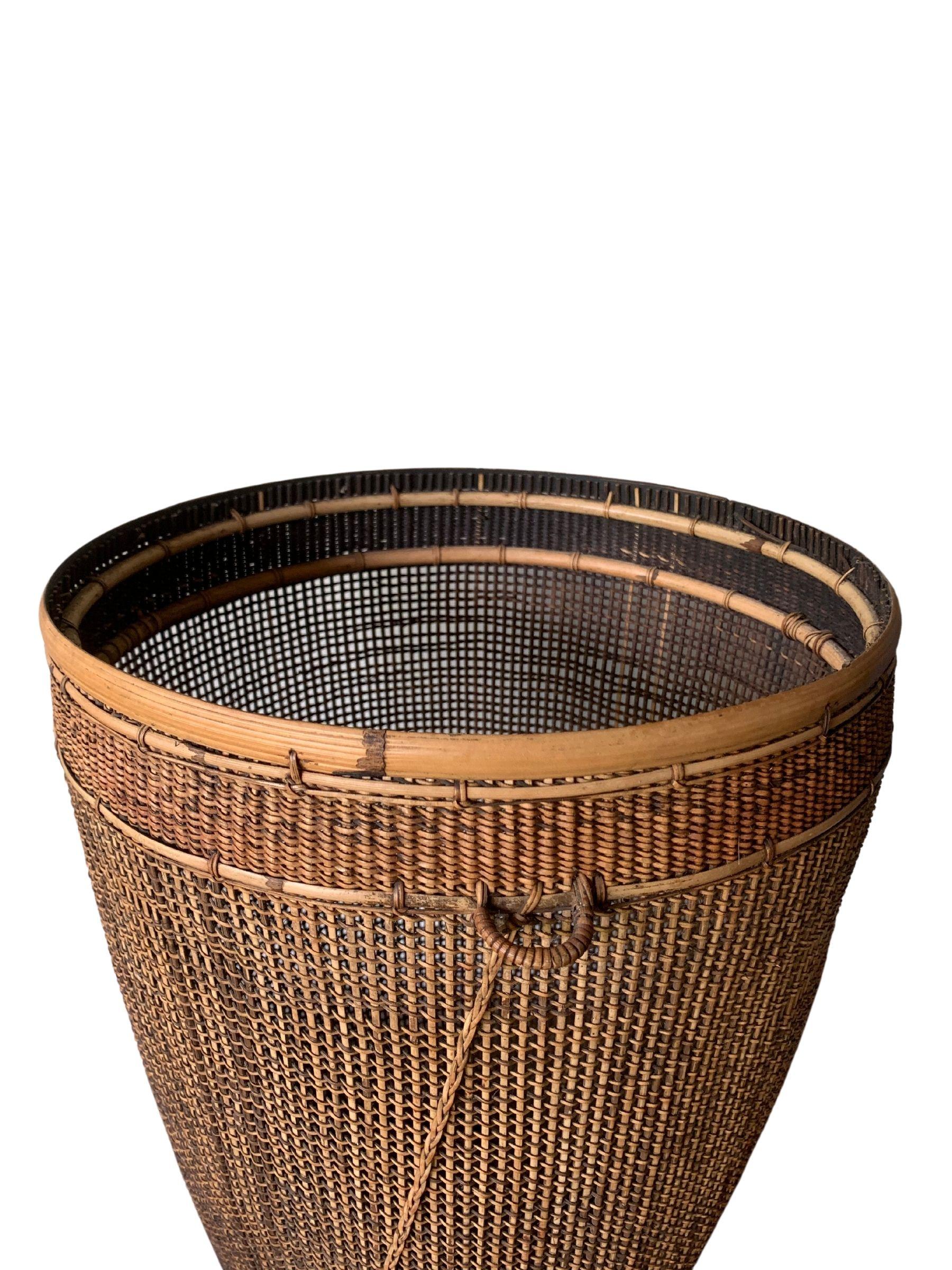 Bamboo & Rattan Basket from Dayak Tribe, Hand-Crafted Borneo, Indonesia, c. 1950 For Sale 2