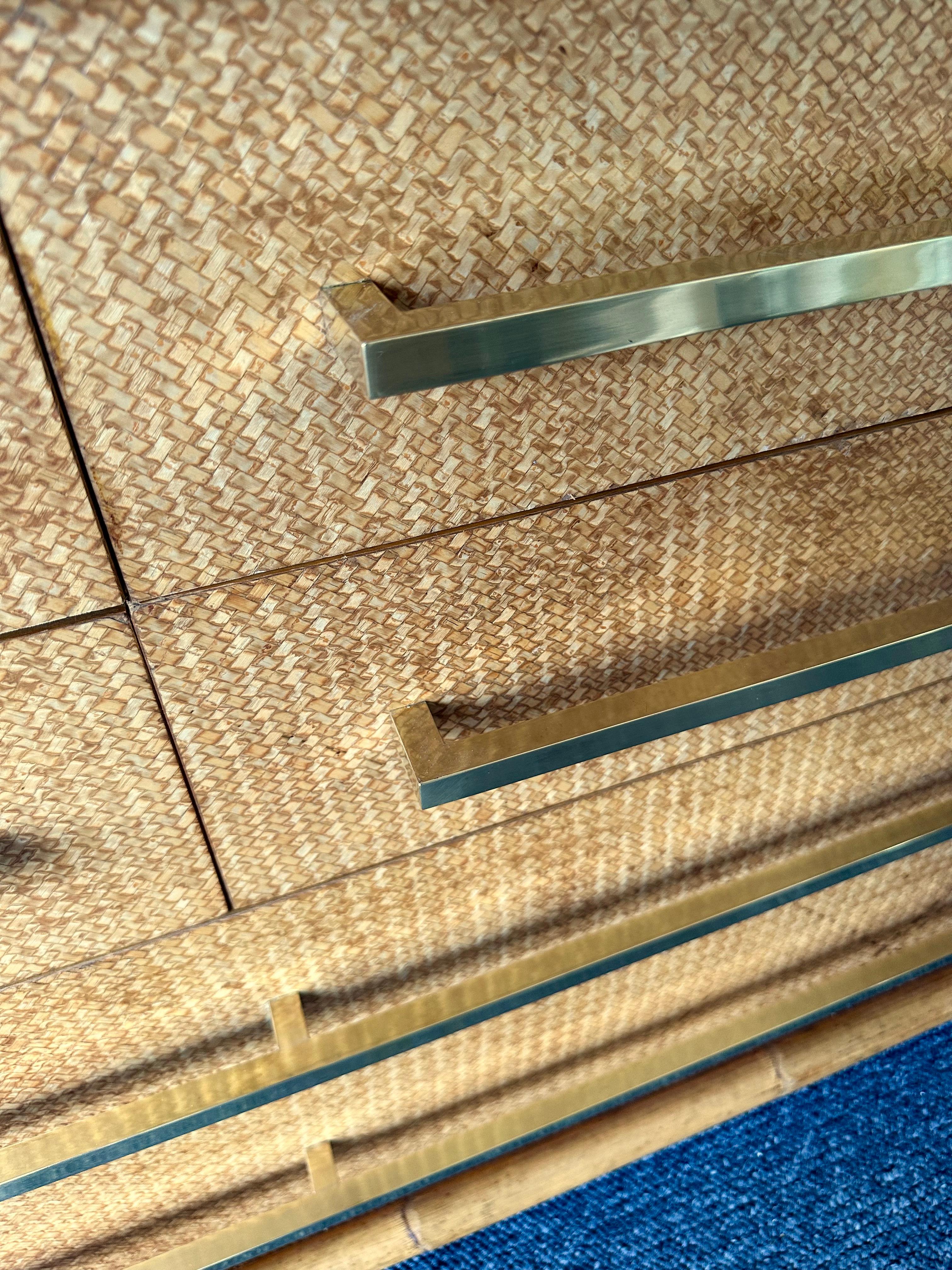 Mid-Century moderno Cassettiera in ottone e rattan di Bamboo di Vivai Del Sud. Italia, anni '70 in vendita