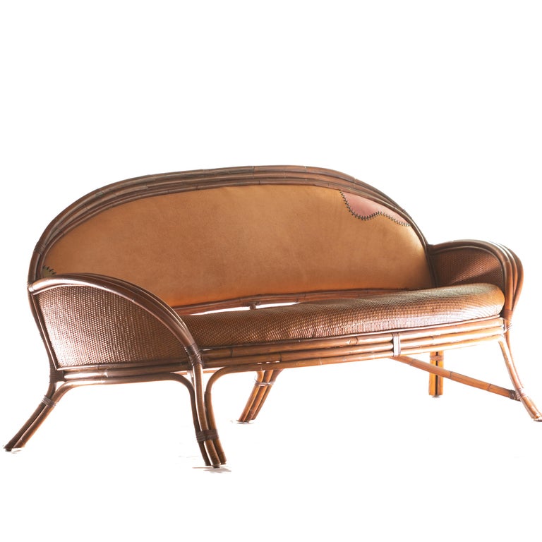 Modern curve sofa (3 seats) designed by Ramon Castellano (spanish designer), stamped for Kalma in Bamboo Wood, 20th Century. Collapsible rattan base reinforced with wrought iron. Seat is framed in rattan and crown is in wood. Bindings in leather.