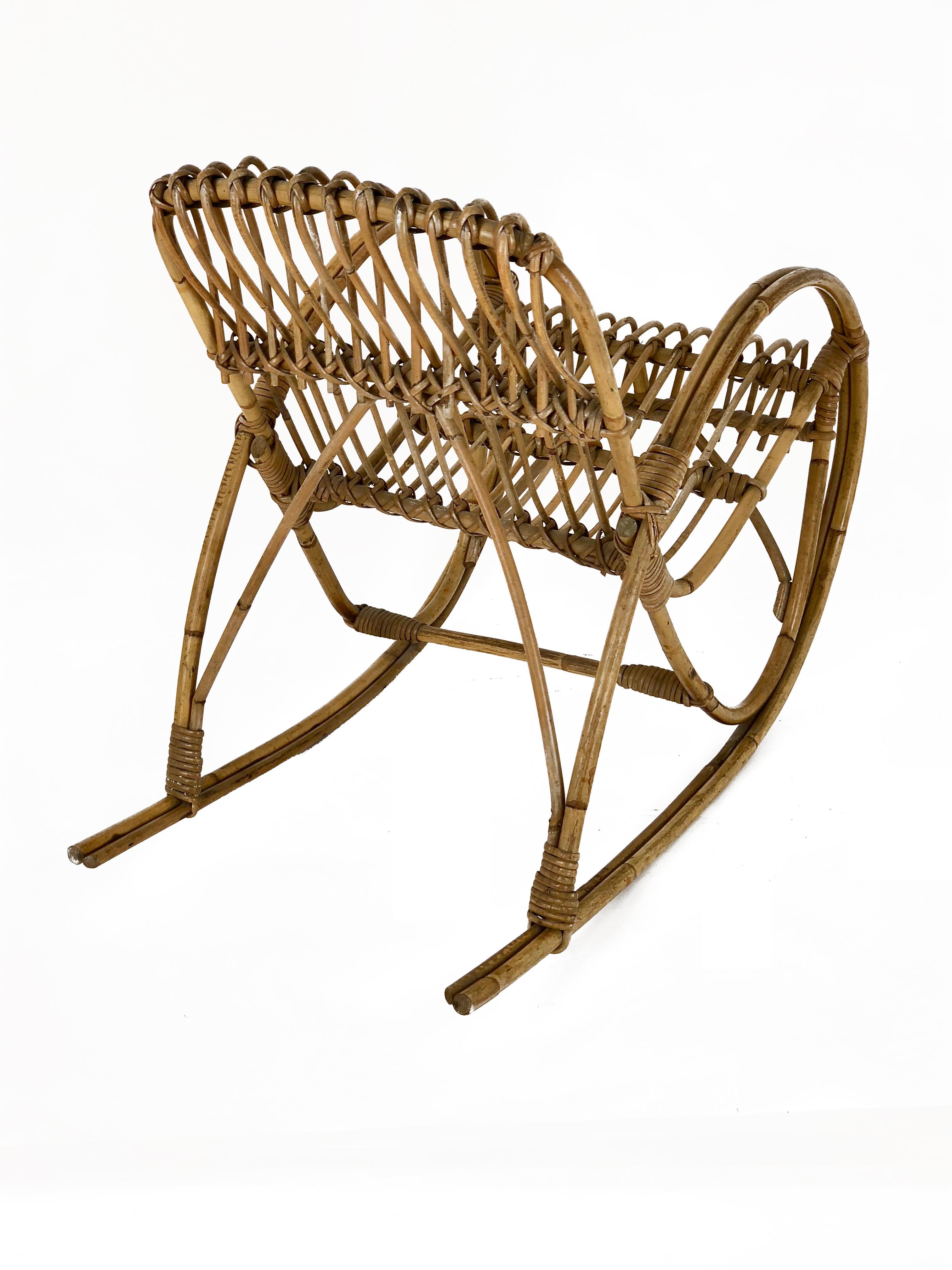 Fauteuil à bascule en rotin et bambou pour enfants, années 1950 Bon état à Rome, IT
