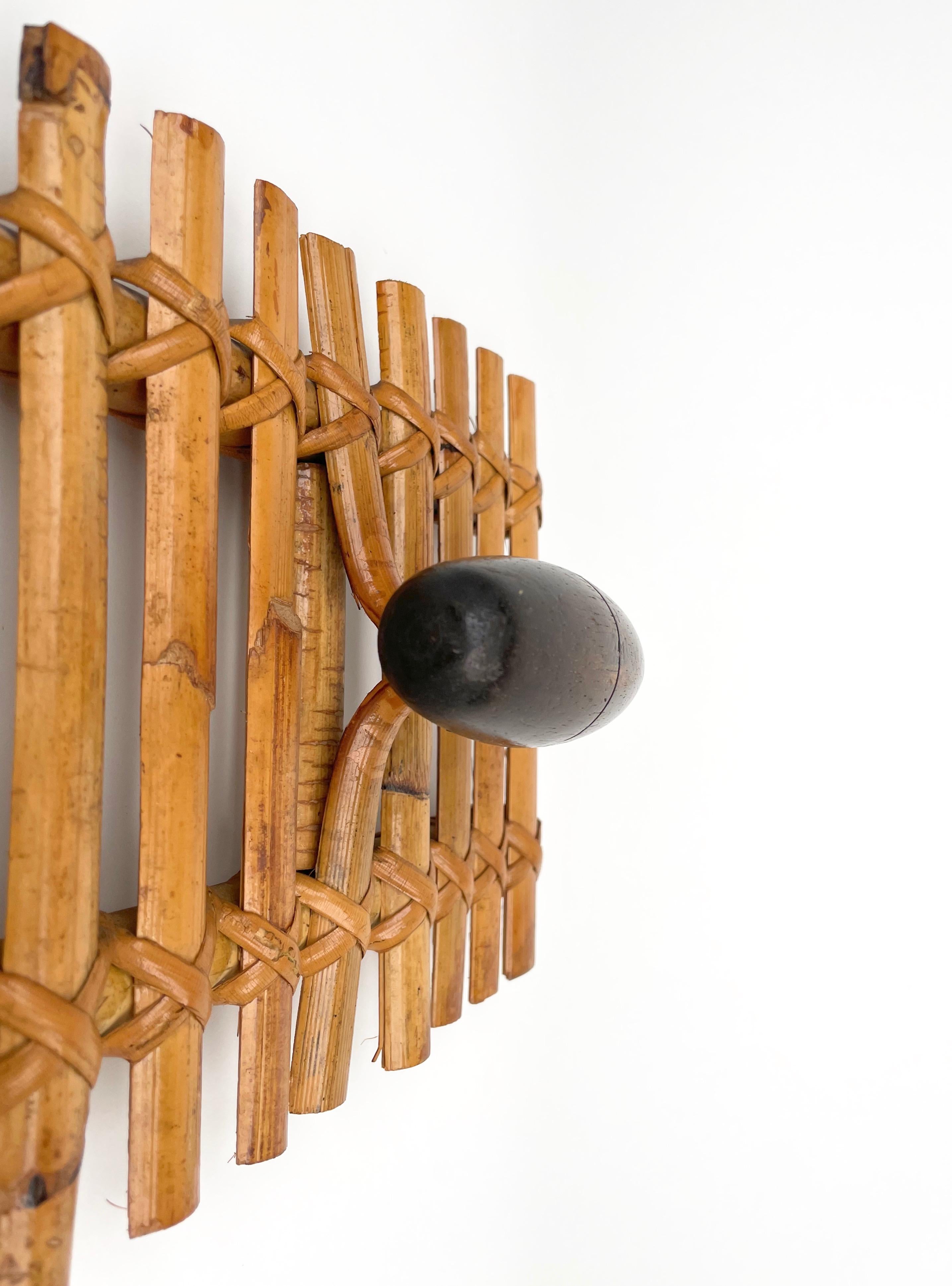 Bamboo & Rattan Coat Rack Hanger Attributed to Olaf von Bohr, Italy 1960s In Good Condition For Sale In Rome, IT