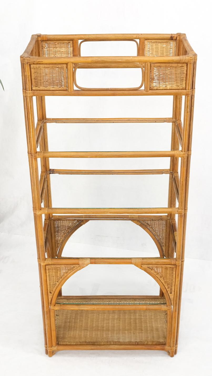 Mid-Century moderno Scaffale decorativo in rattan di bambù in vendita