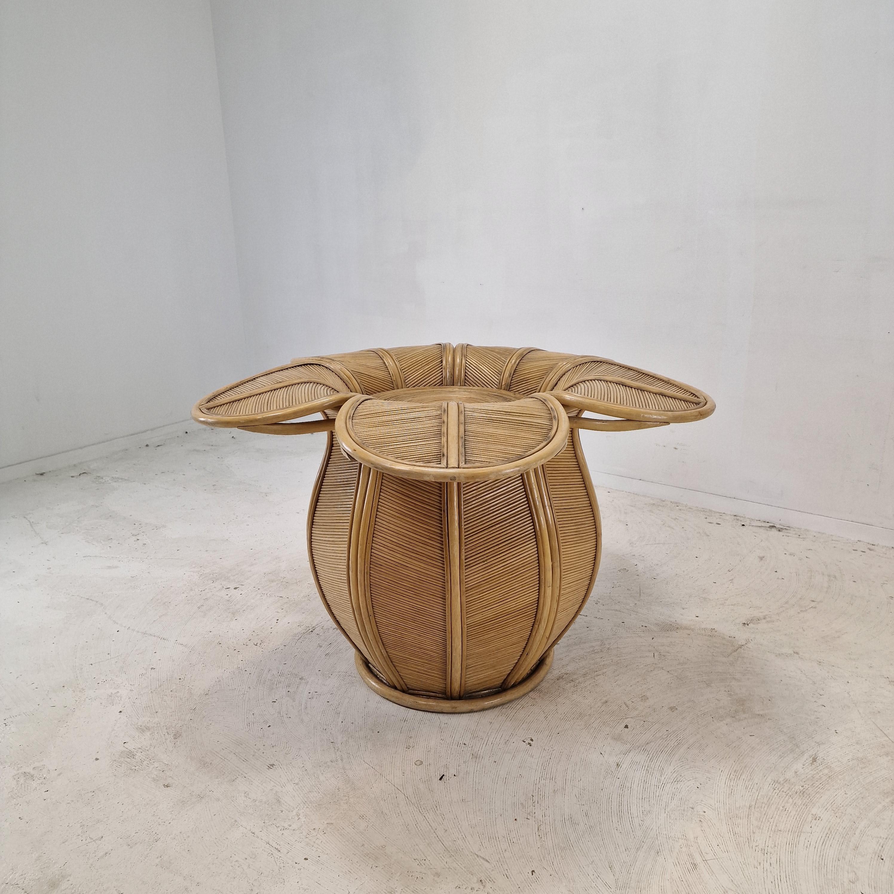 Base de mesa de comedor de ratán de bambú, años 80 Moderno de mediados de siglo en venta