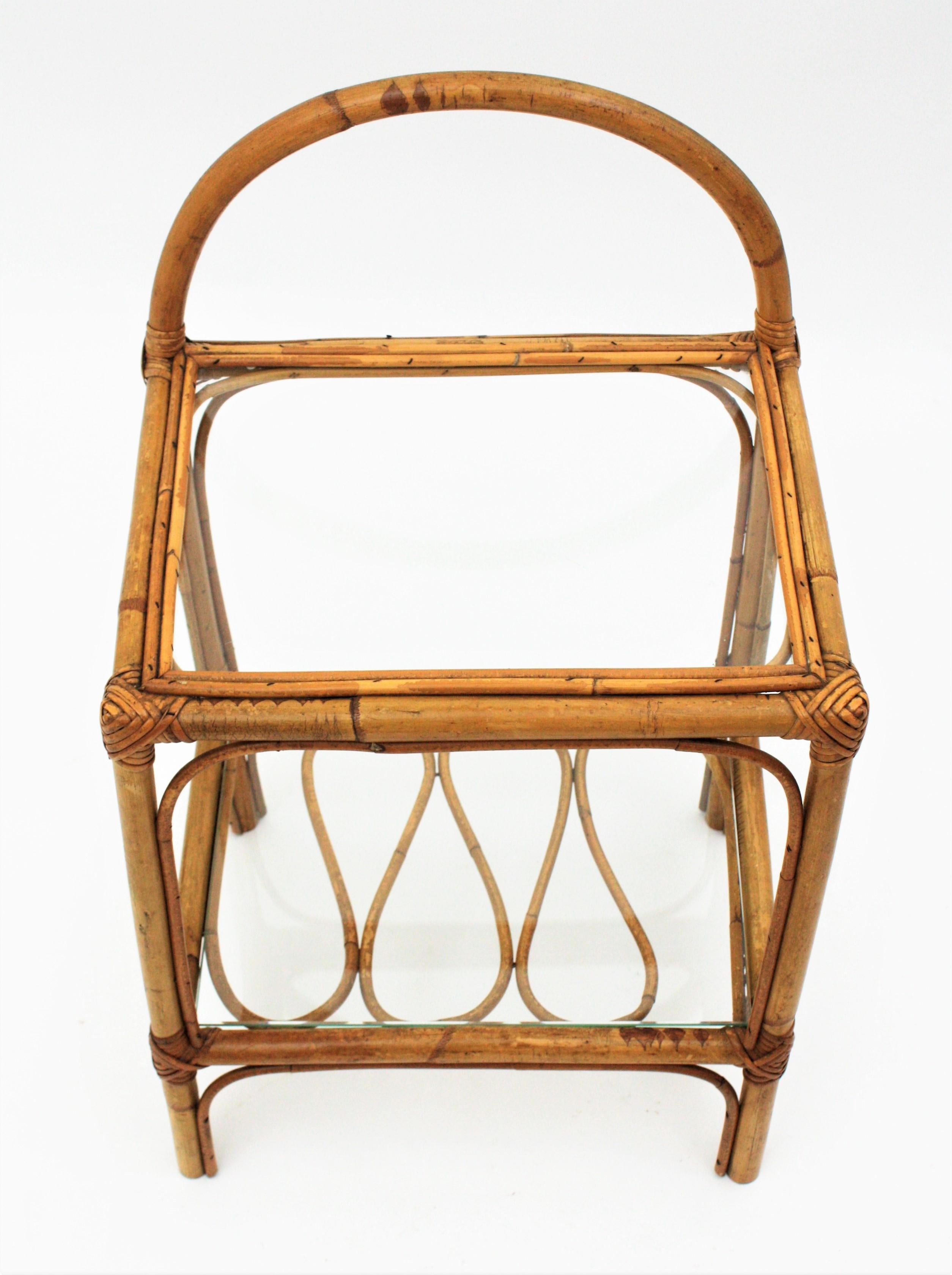 Bambus-Rattan-Beistelltisch oder Nachttisch (20. Jahrhundert) im Angebot