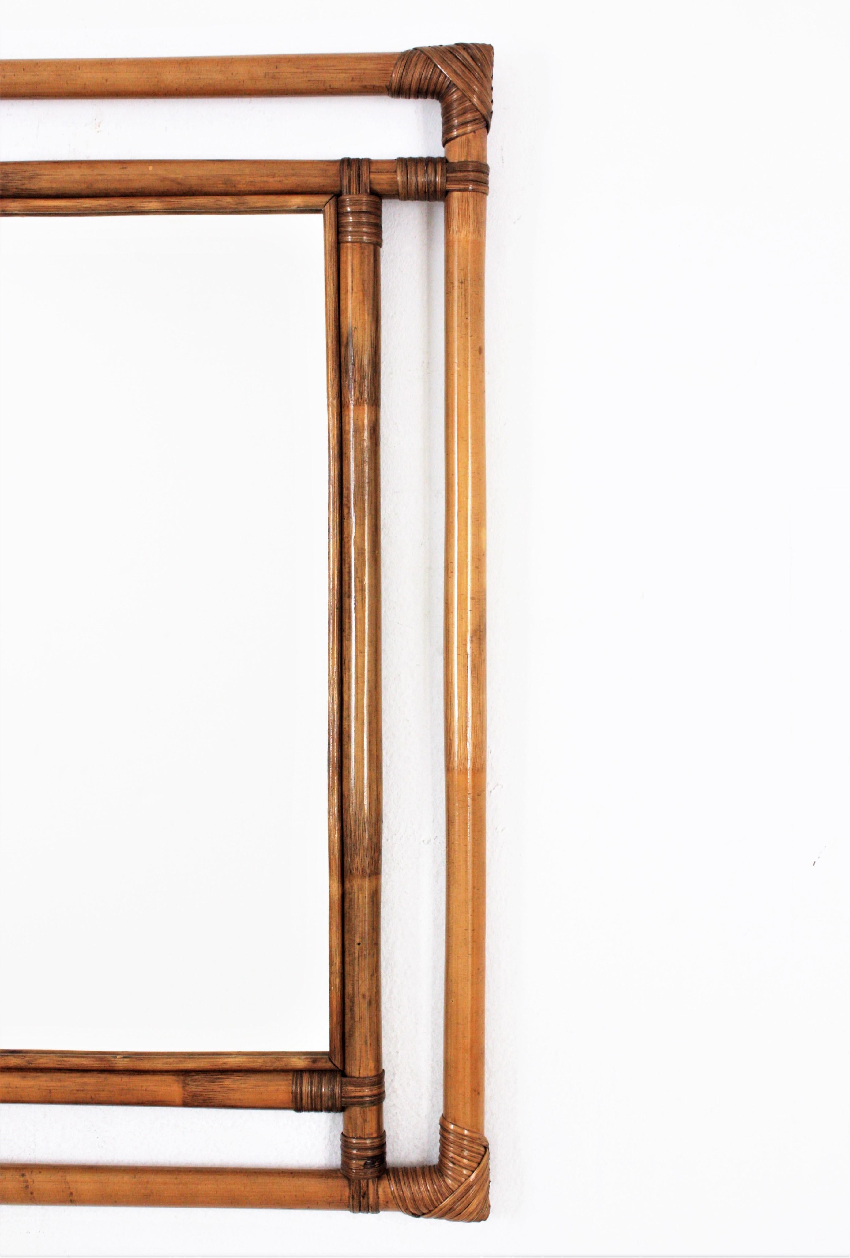 Großer rechteckiger Spiegel aus Bambus-Rattan mit geometrischem Rahmen, 1960er Jahre  (20. Jahrhundert) im Angebot