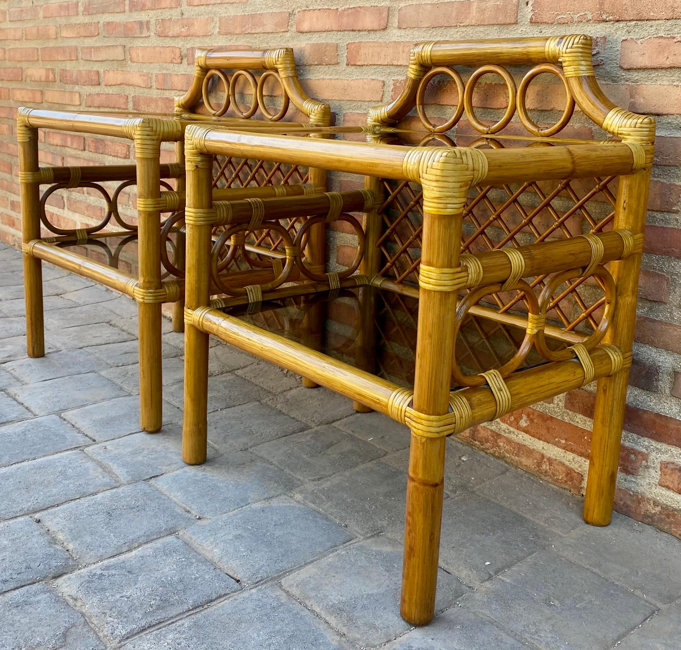 Italian Bamboo & Rattan Nightstands With Low Glass Shelves, Italy, 1960s, Set Of 2 For Sale