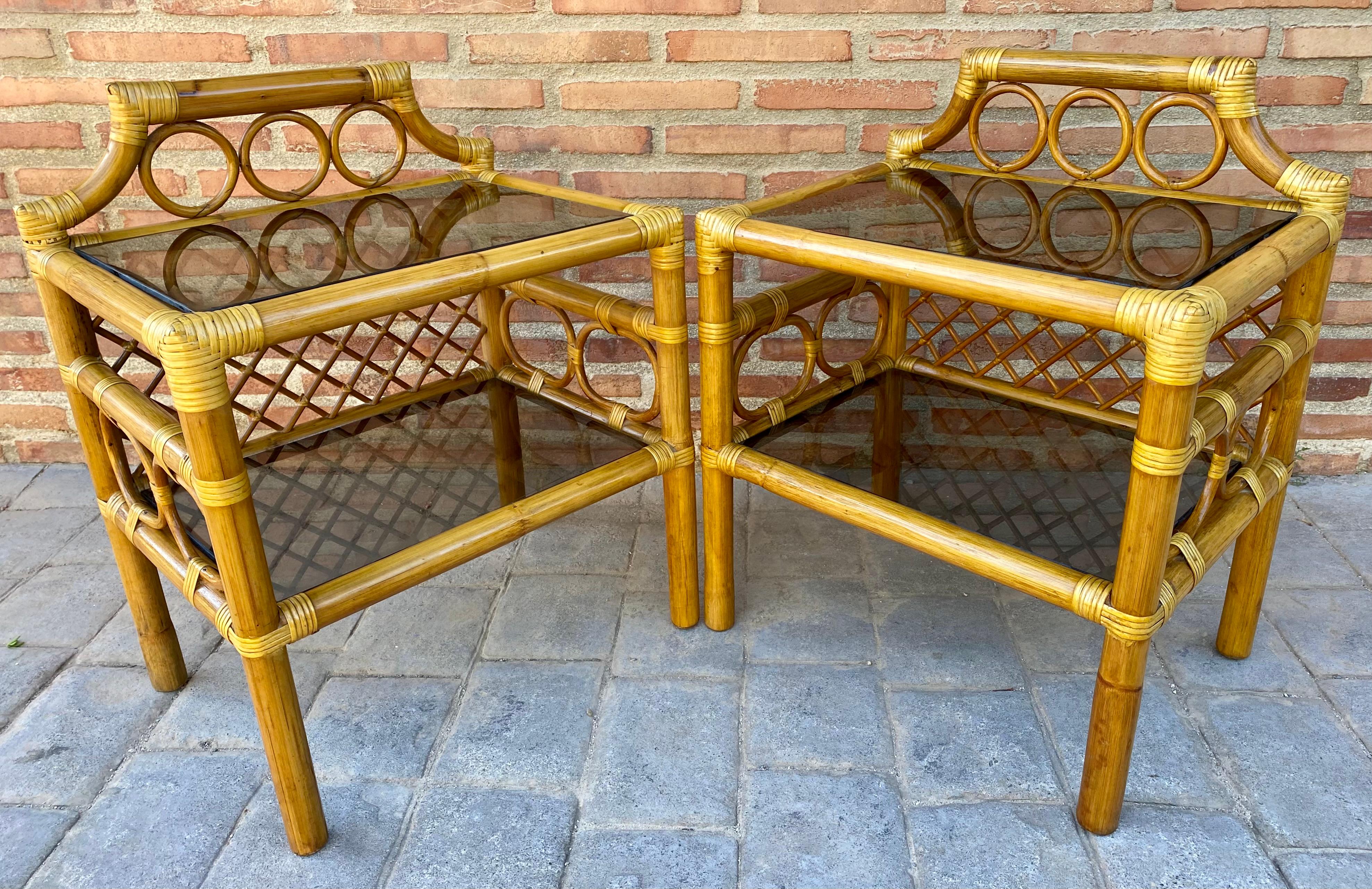 20th Century Bamboo & Rattan Nightstands With Low Glass Shelves, Italy, 1960s, Set Of 2 For Sale