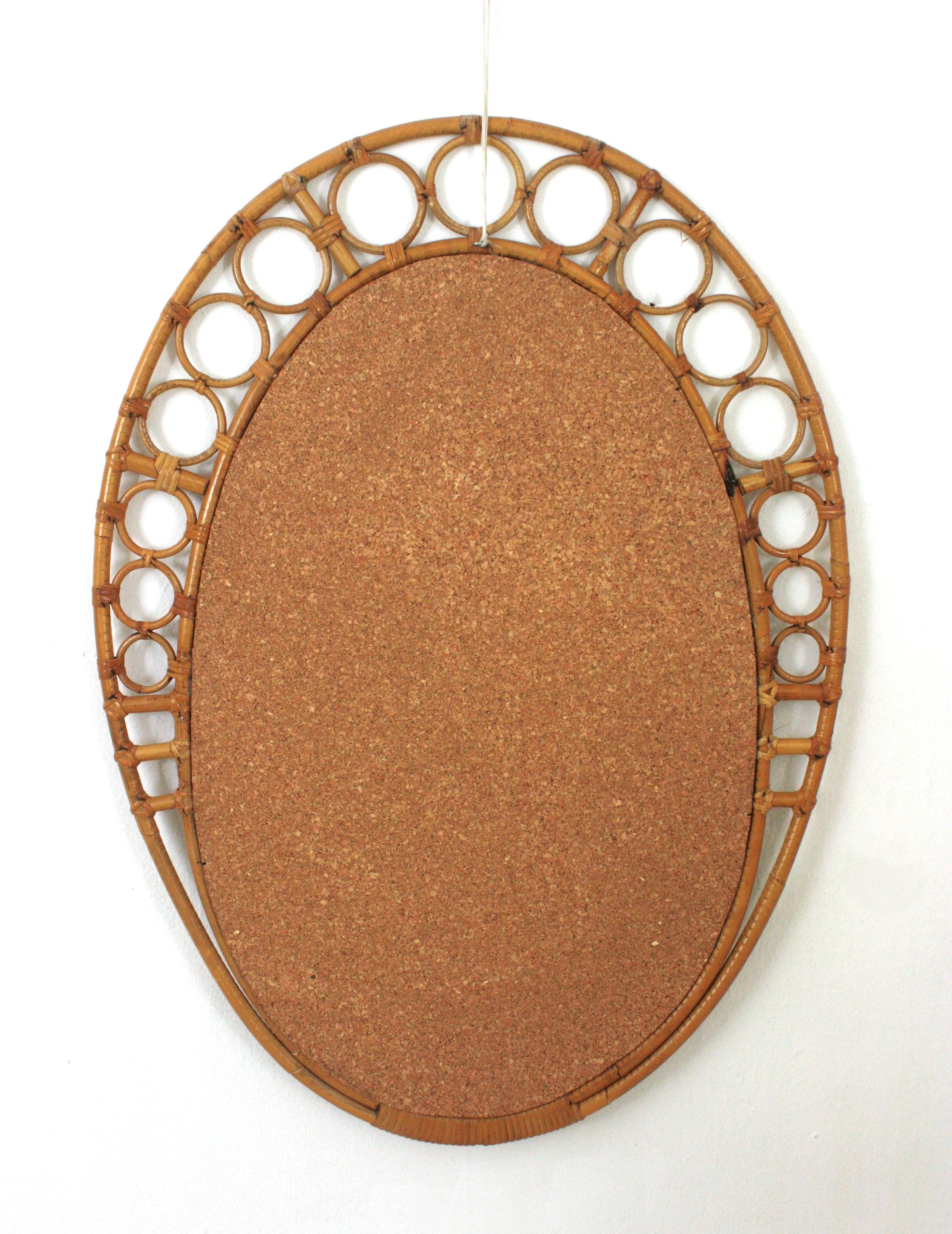 Ovaler Spiegel aus Bambus-Rattan mit Ringen im Rahmen, 1960er Jahre im Angebot 2