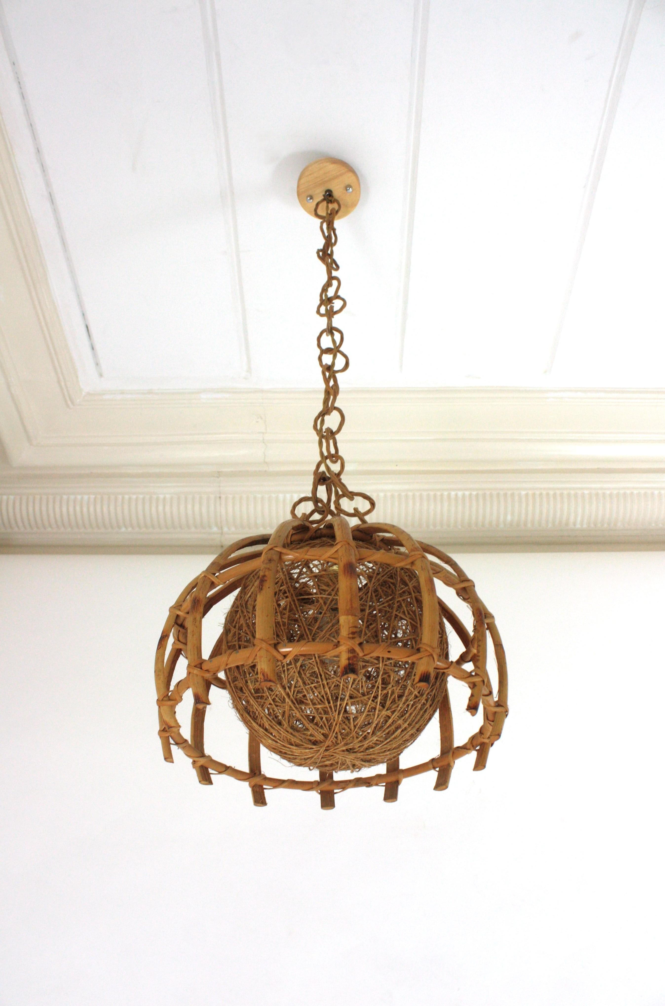 Bamboo Rattan Pendelleuchte mit geflochtenem Seil Globe Lighting Lampenschirm (Moderne der Mitte des Jahrhunderts) im Angebot