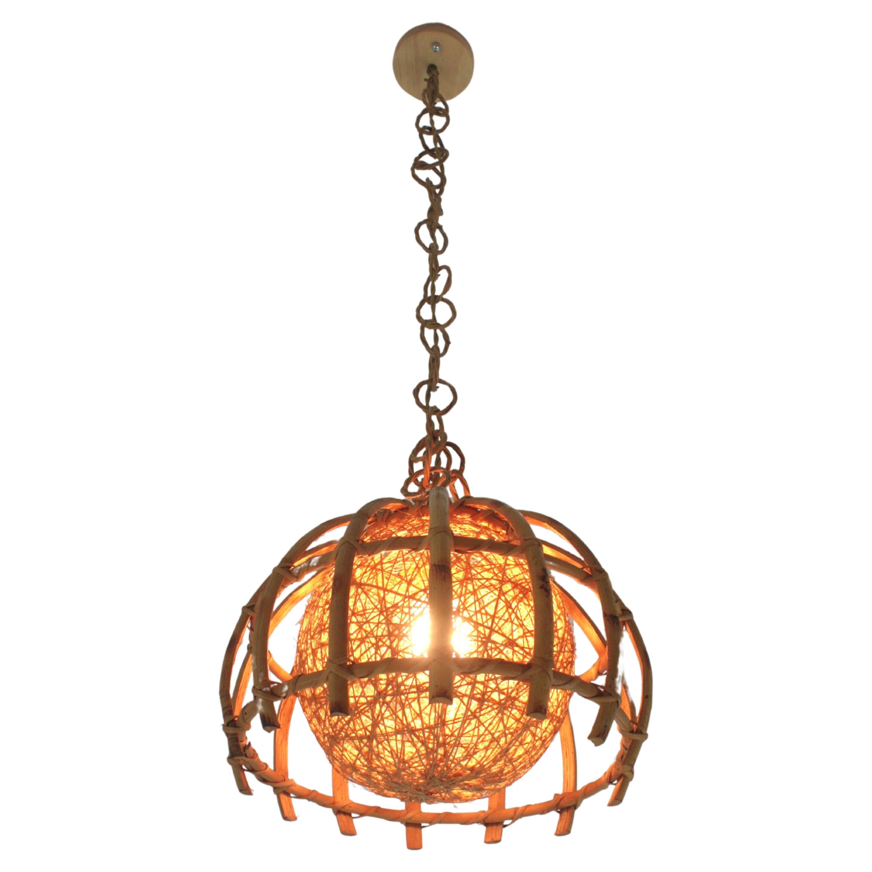 Bamboo Rattan Pendelleuchte mit geflochtenem Seil Globe Lighting Lampenschirm (Handgefertigt) im Angebot