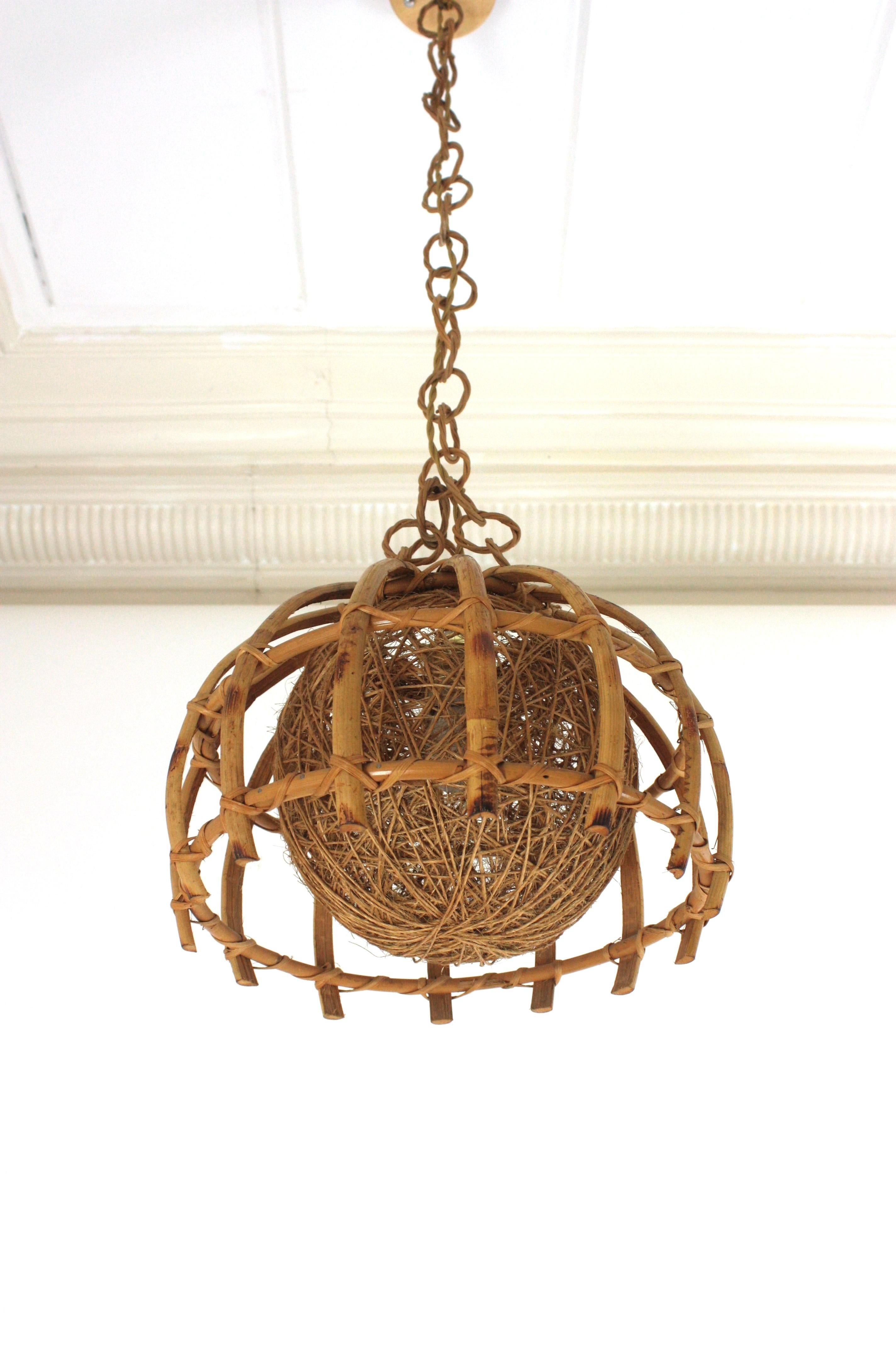 Bamboo Rattan Pendelleuchte mit geflochtenem Seil Globe Lighting Lampenschirm im Zustand „Gut“ im Angebot in Barcelona, ES