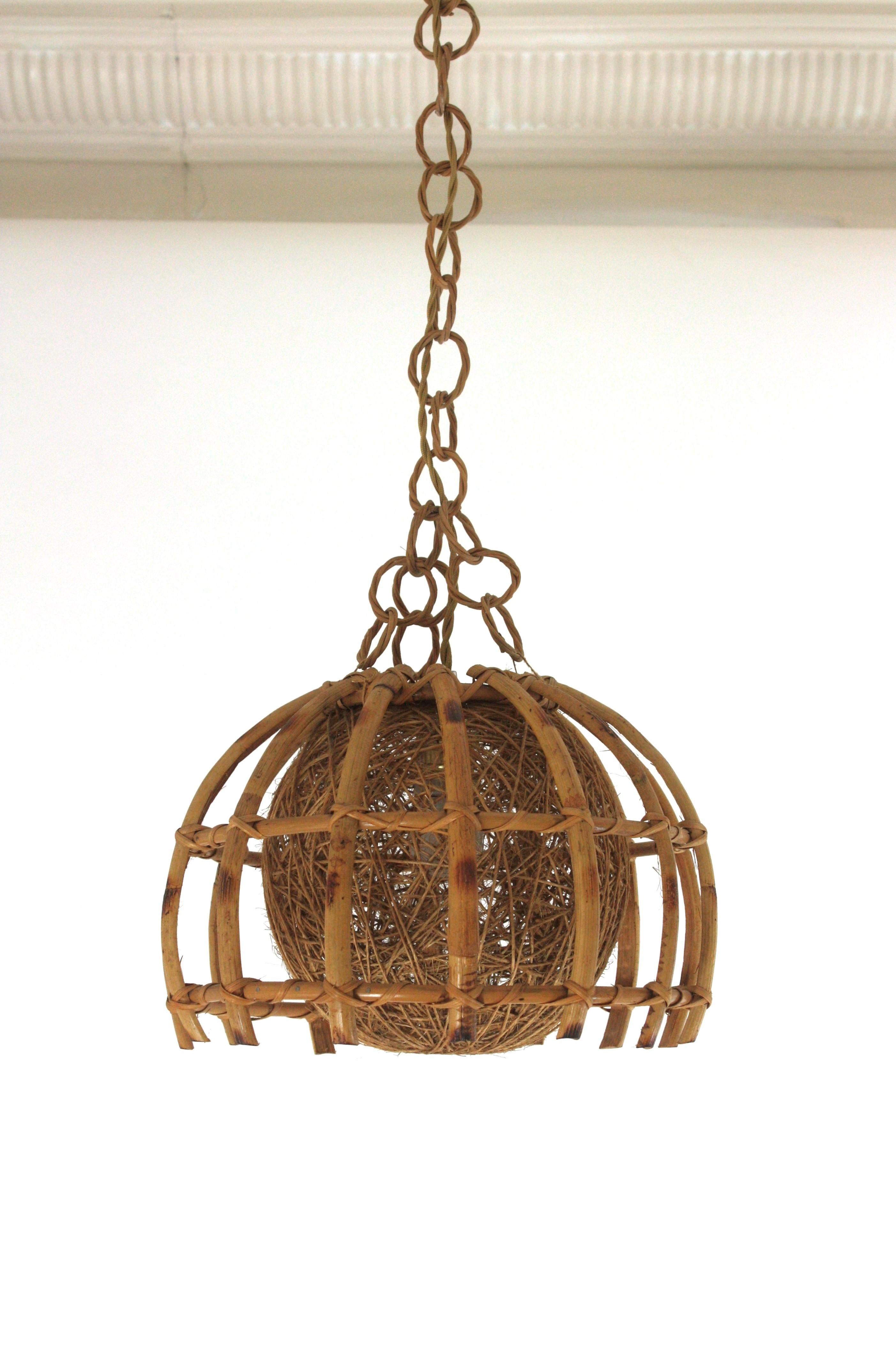 Bamboo Rattan Pendelleuchte mit geflochtenem Seil Globe Lighting Lampenschirm (Bambus) im Angebot