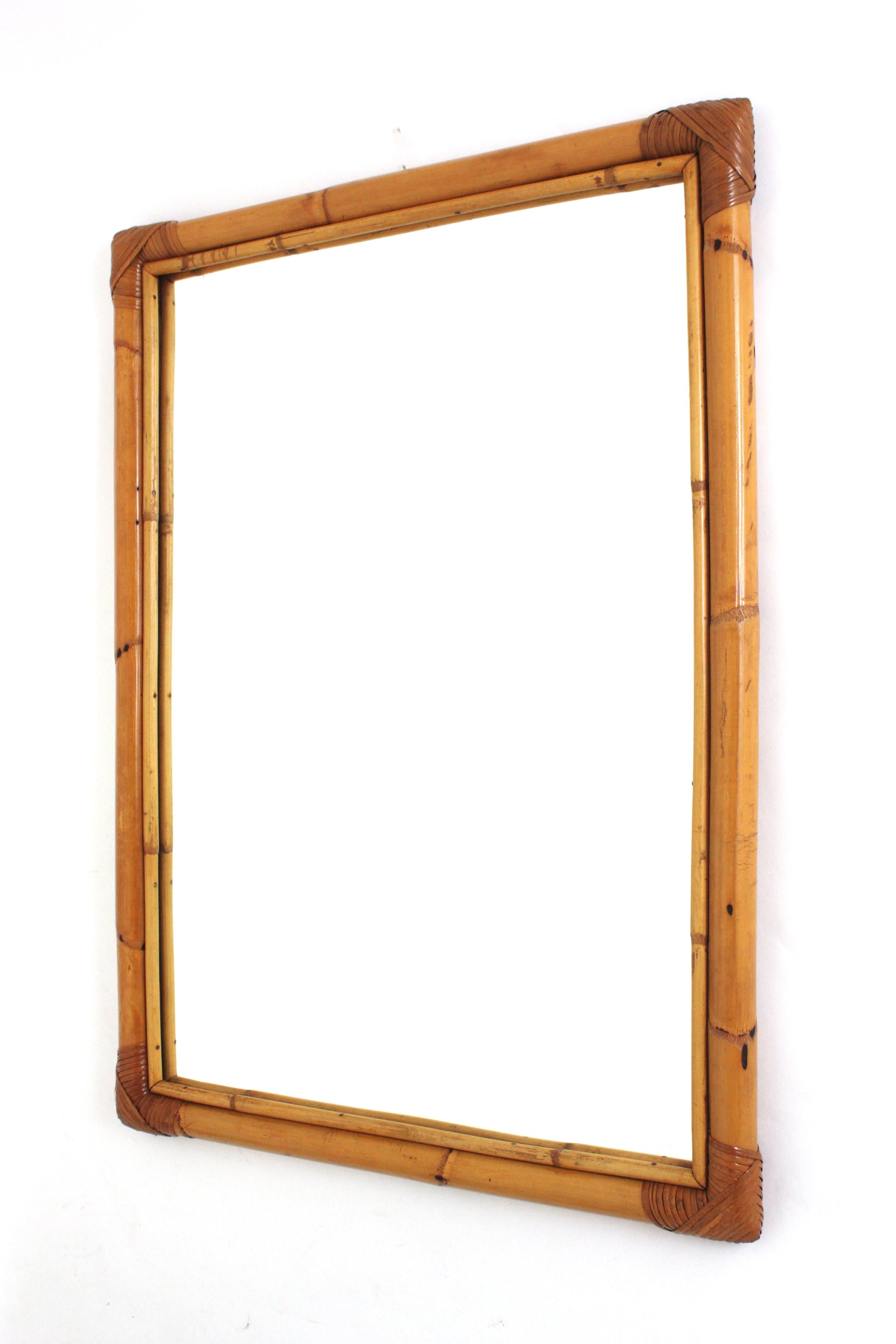 Miroir rectangulaire en rotin de bambou, années 1960 en vente 2