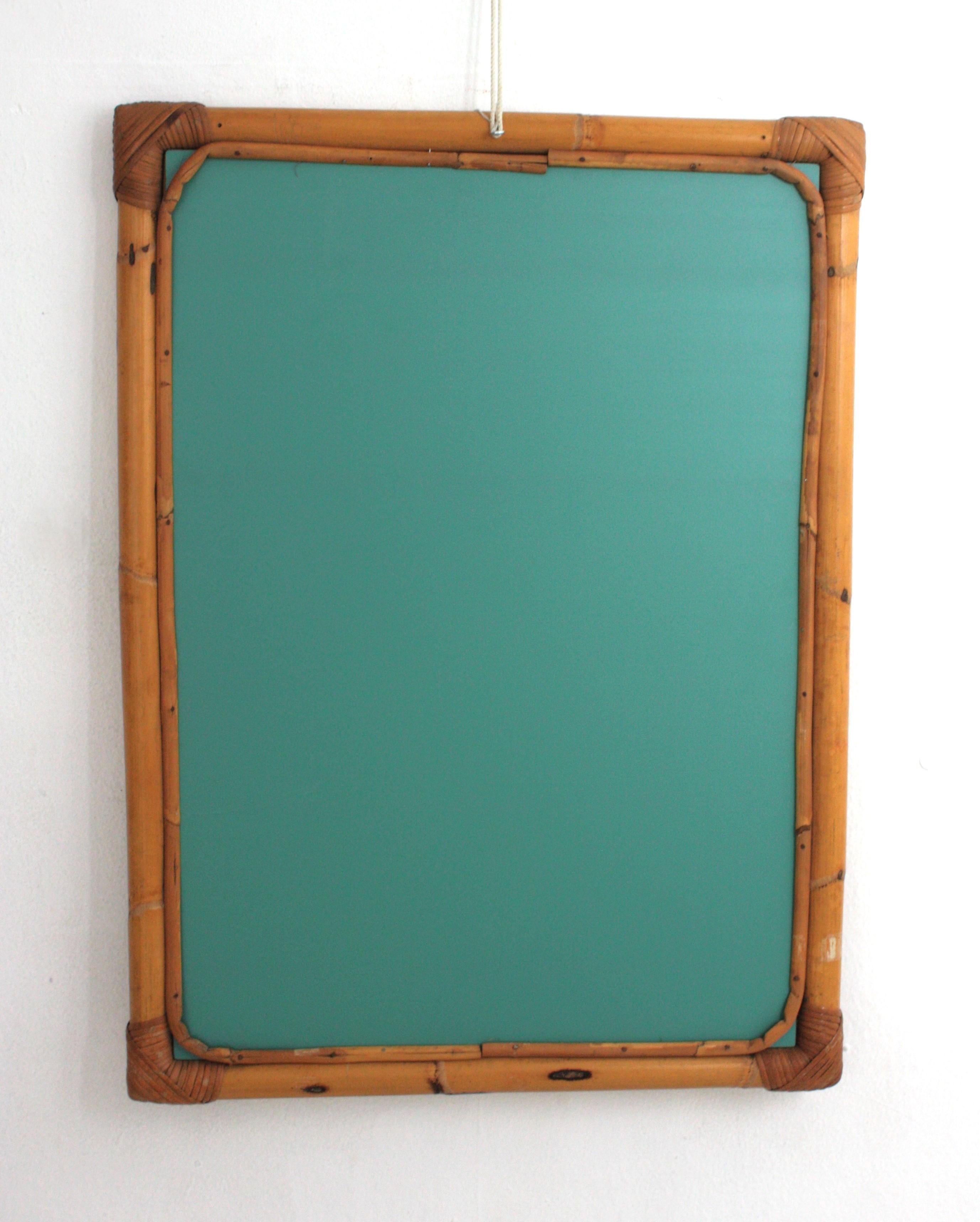 Miroir rectangulaire en rotin de bambou, années 1960 en vente 3