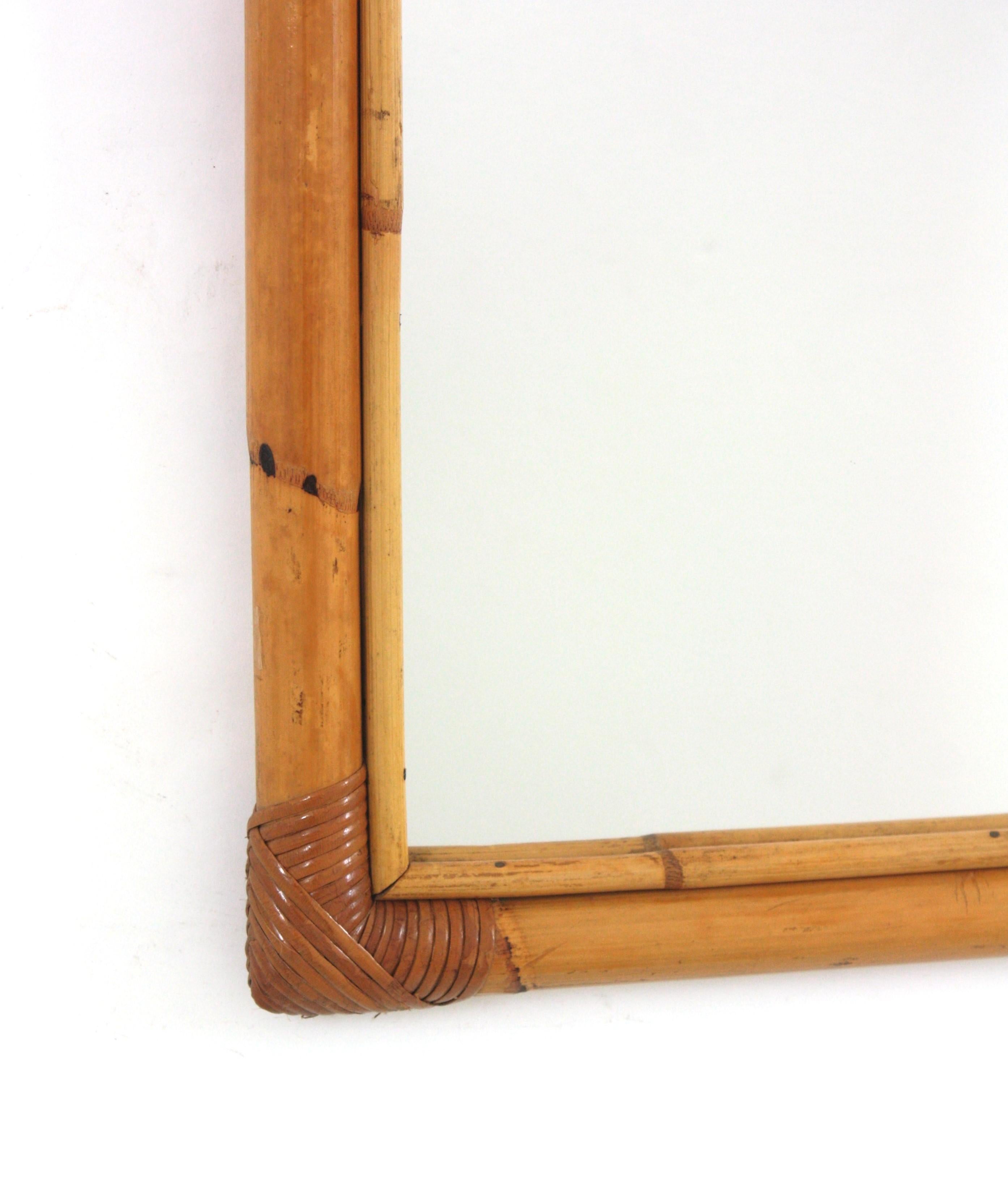 Mid-Century Modern Miroir rectangulaire en rotin de bambou, années 1960 en vente