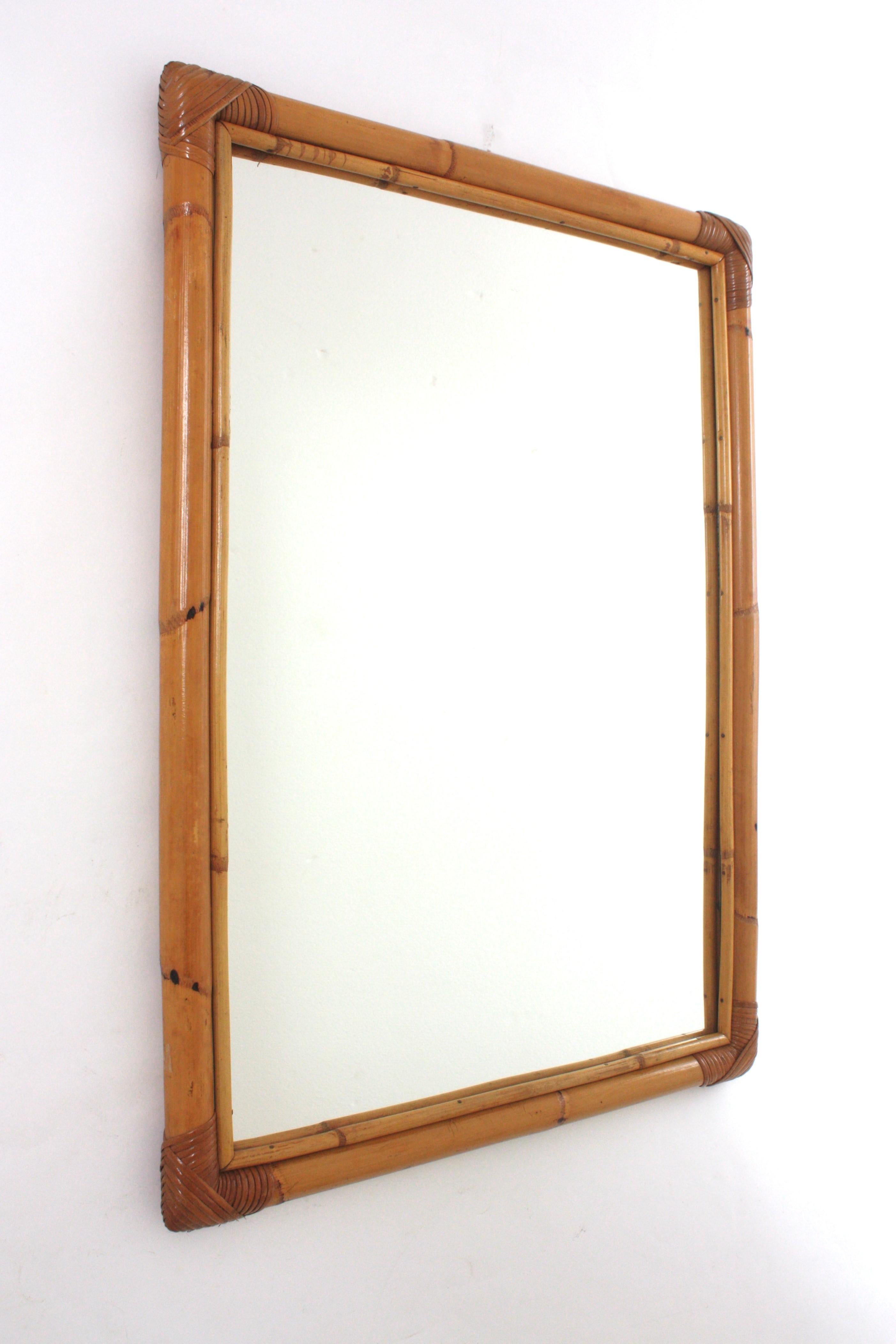 Espagnol Miroir rectangulaire en rotin de bambou, années 1960 en vente