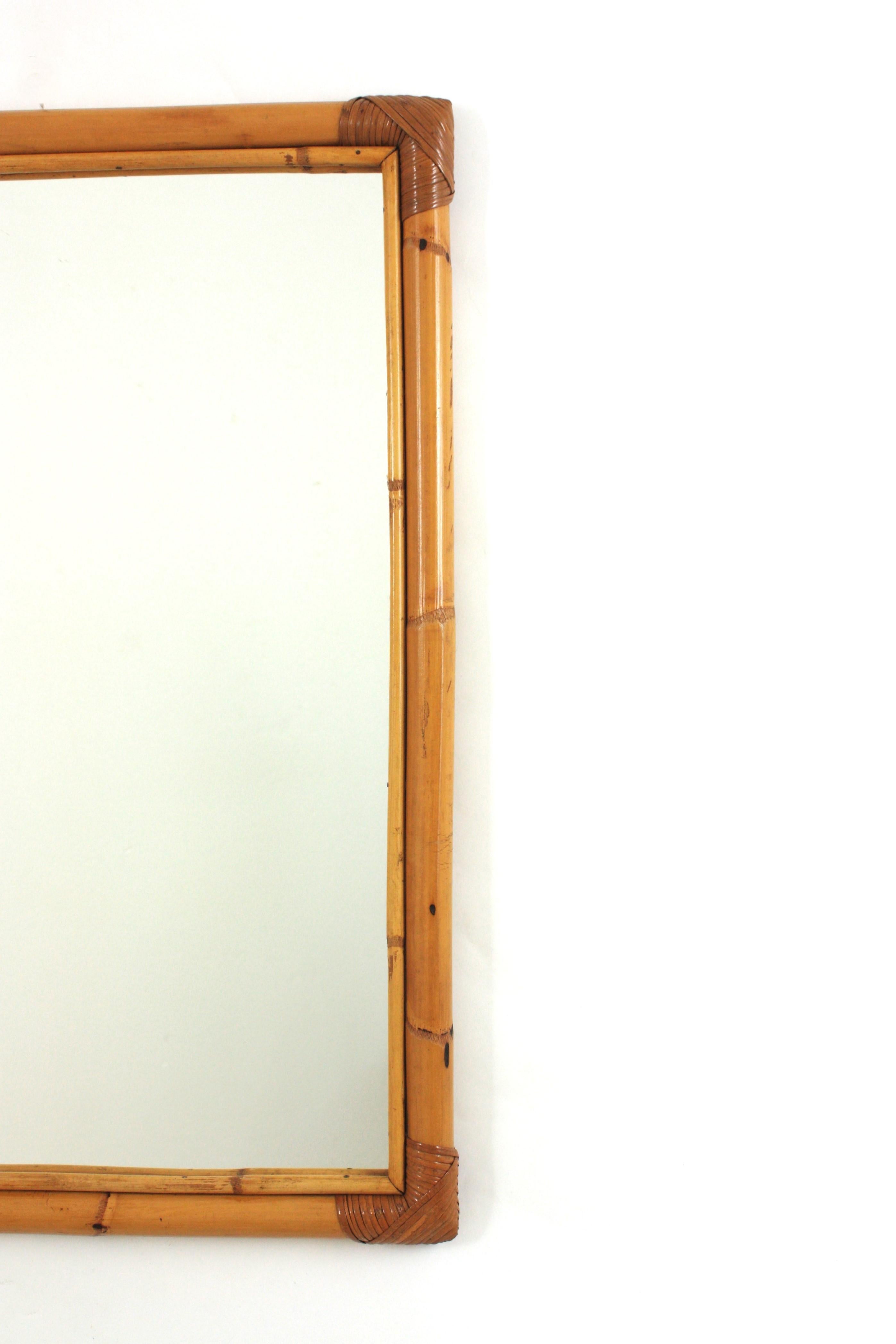 Miroir rectangulaire en rotin de bambou, années 1960 Bon état - En vente à Barcelona, ES