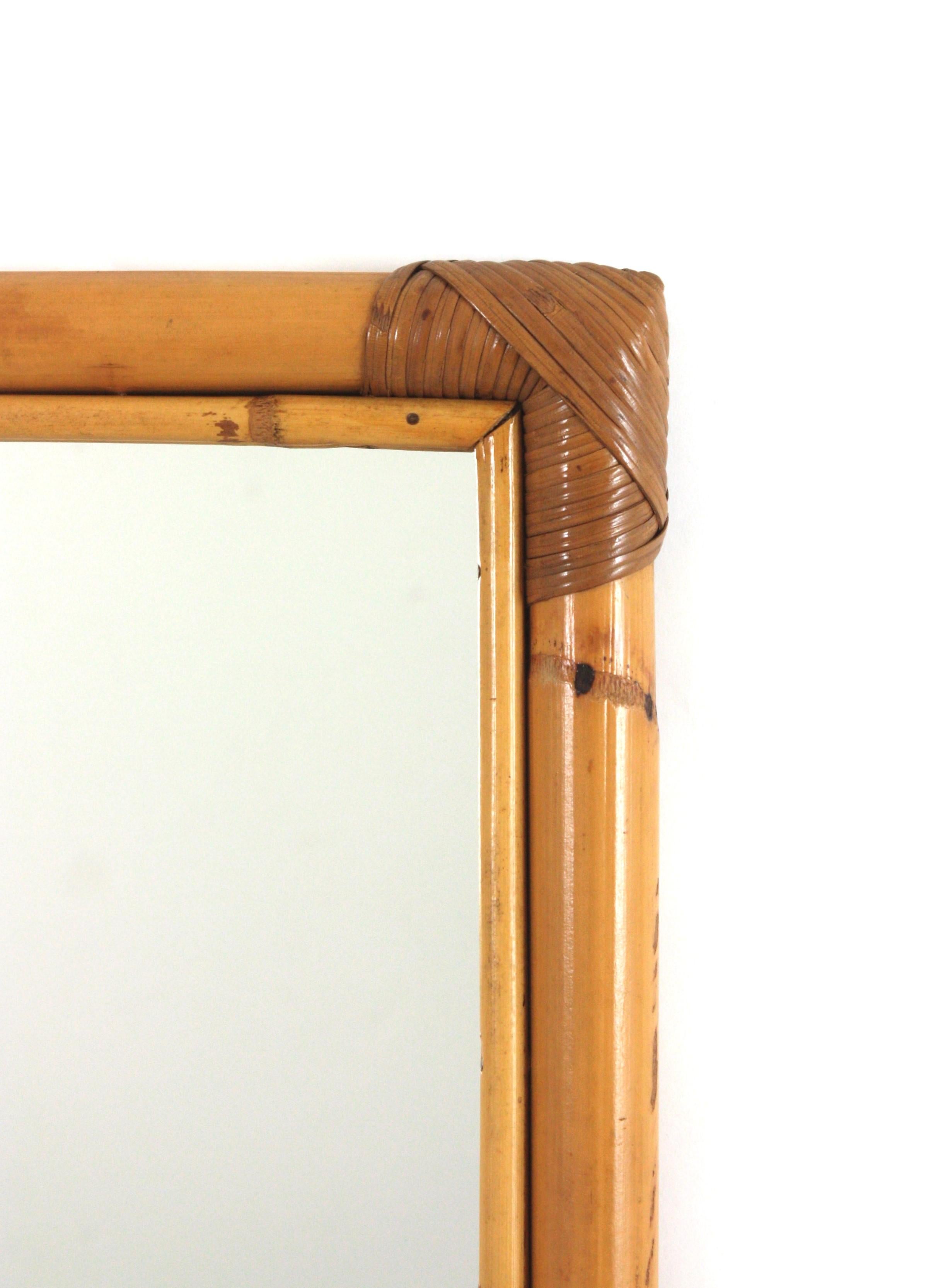 20ième siècle Miroir rectangulaire en rotin de bambou, années 1960 en vente