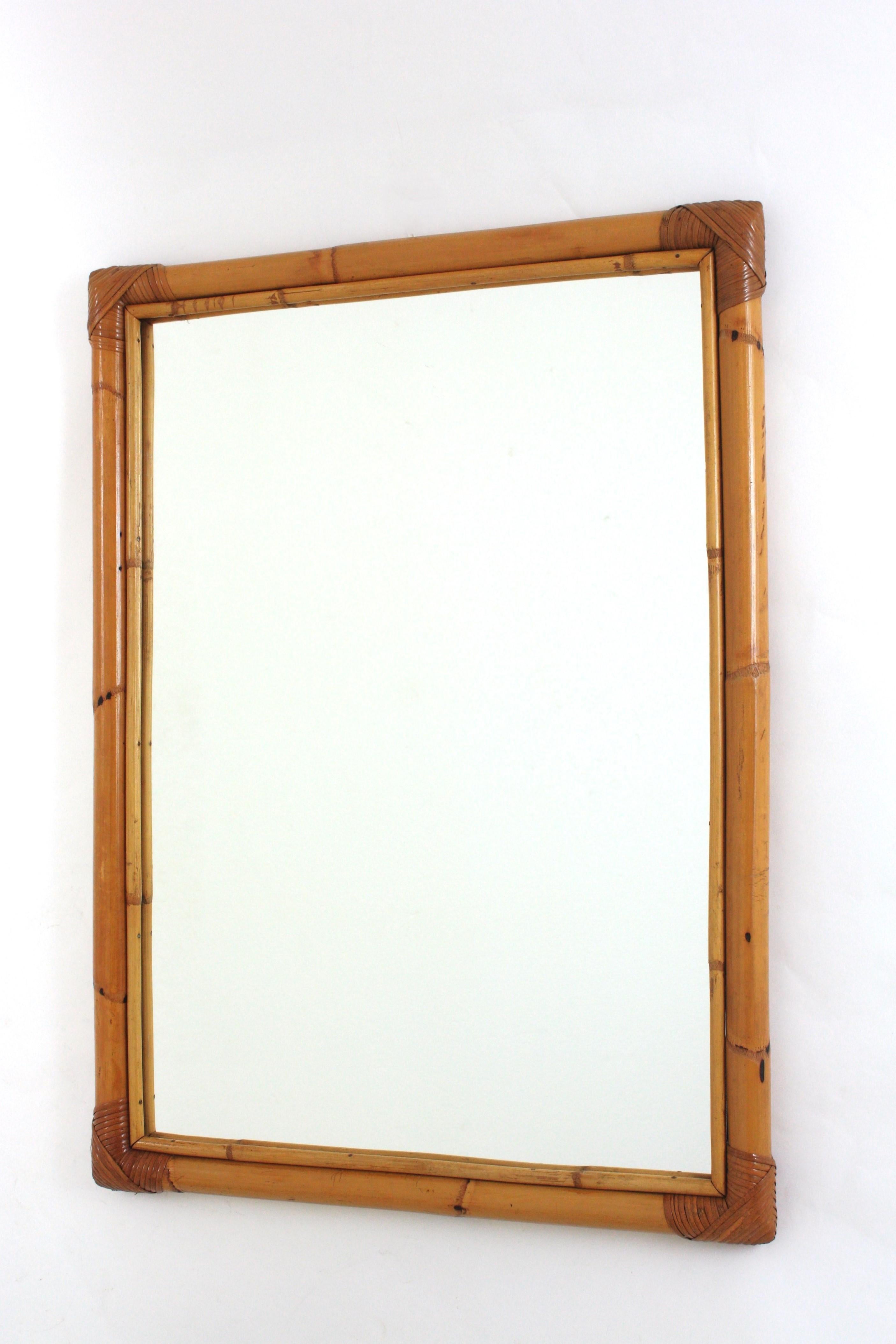 Miroir rectangulaire en rotin de bambou, années 1960 en vente 1