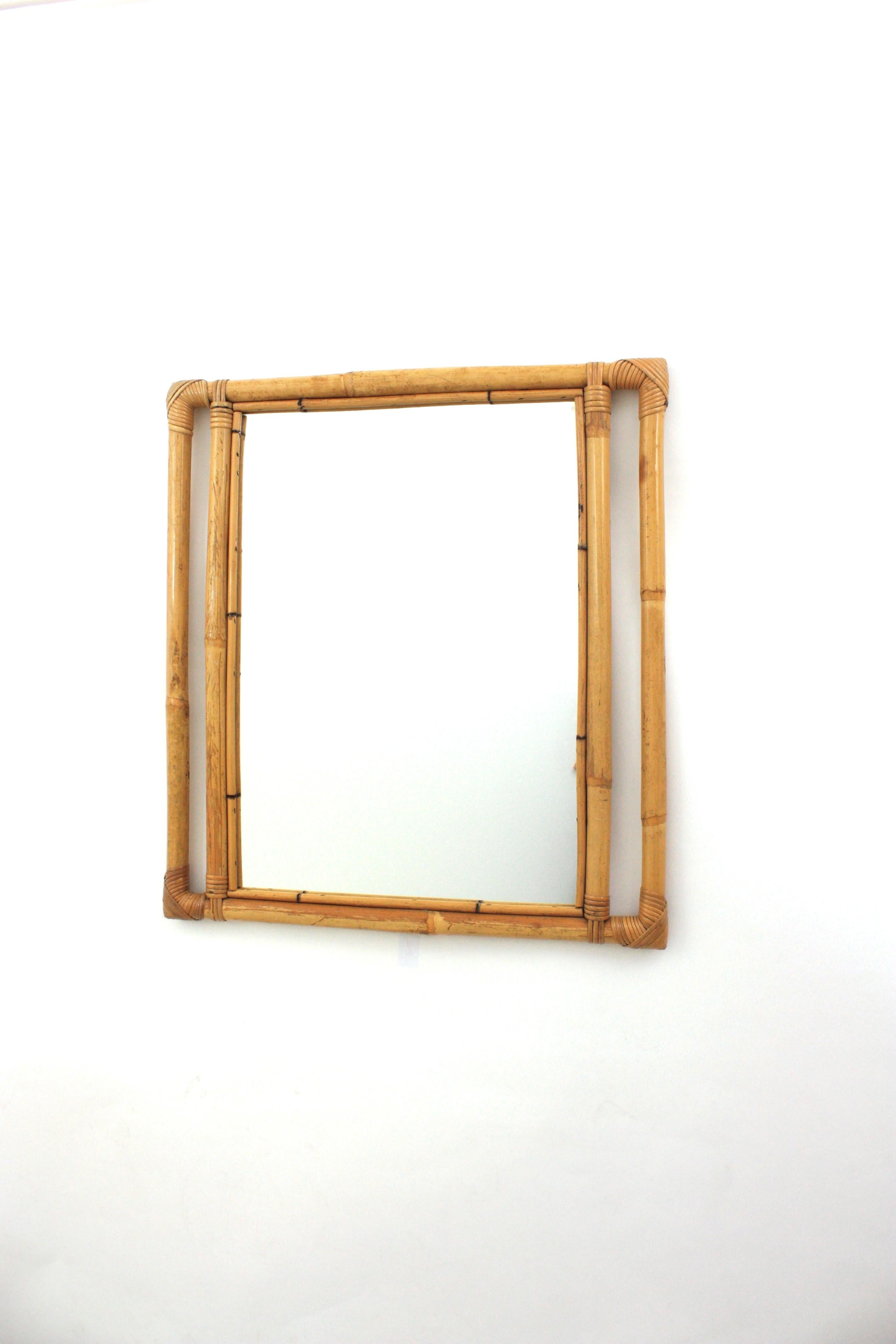20ième siècle Miroir rectangulaire en bambou et rotin avec cadre géométrique, Espagne, années 1960 en vente