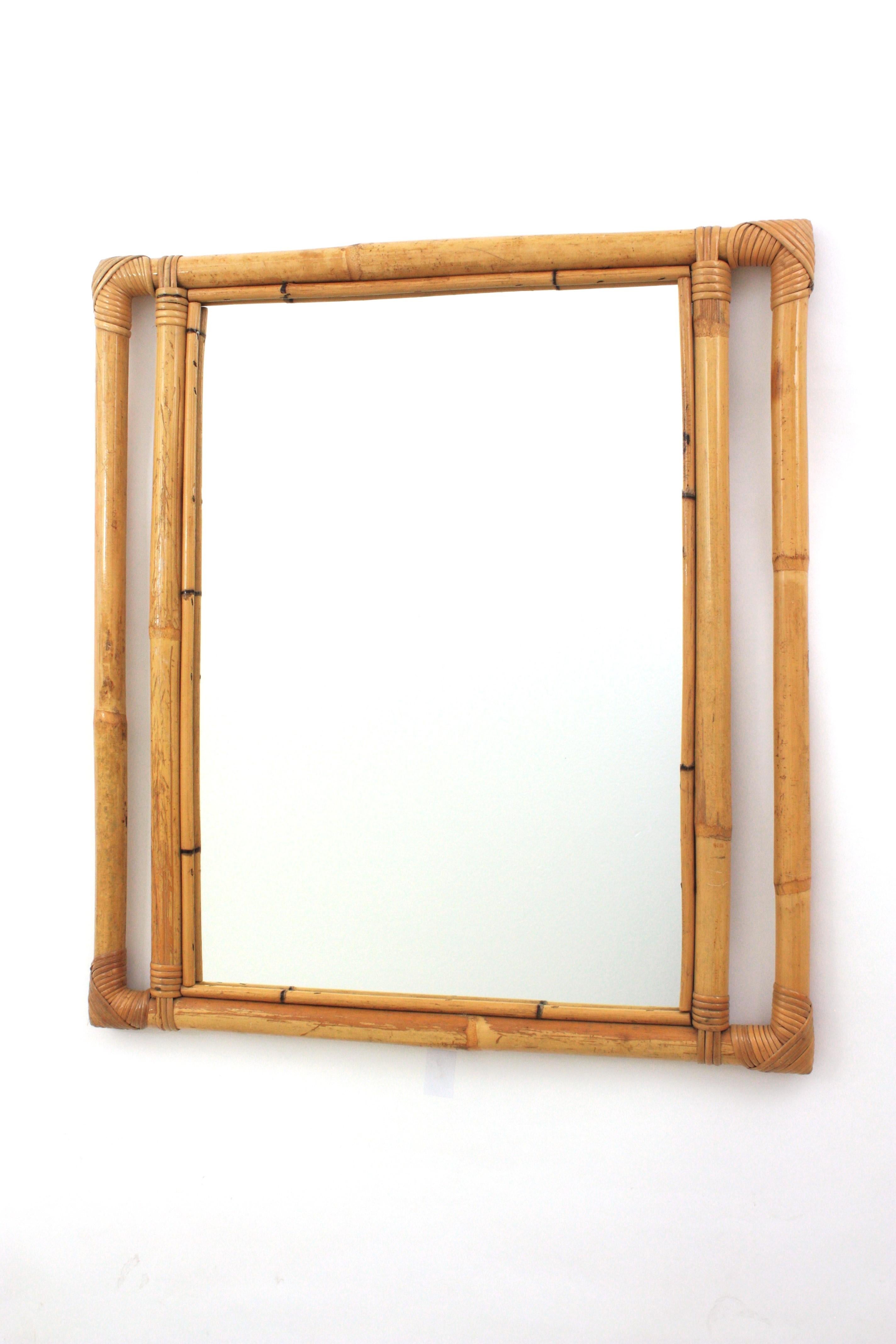 Bambou Miroir rectangulaire en bambou et rotin avec cadre géométrique, Espagne, années 1960 en vente