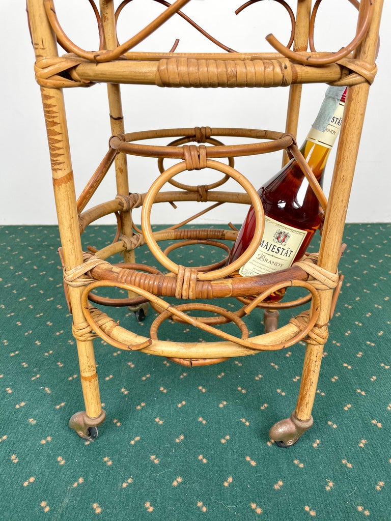 Wicker Bamboo Rattan Round Serving Bar Cart & Bottle Holder, Italy, 1960s For Sale