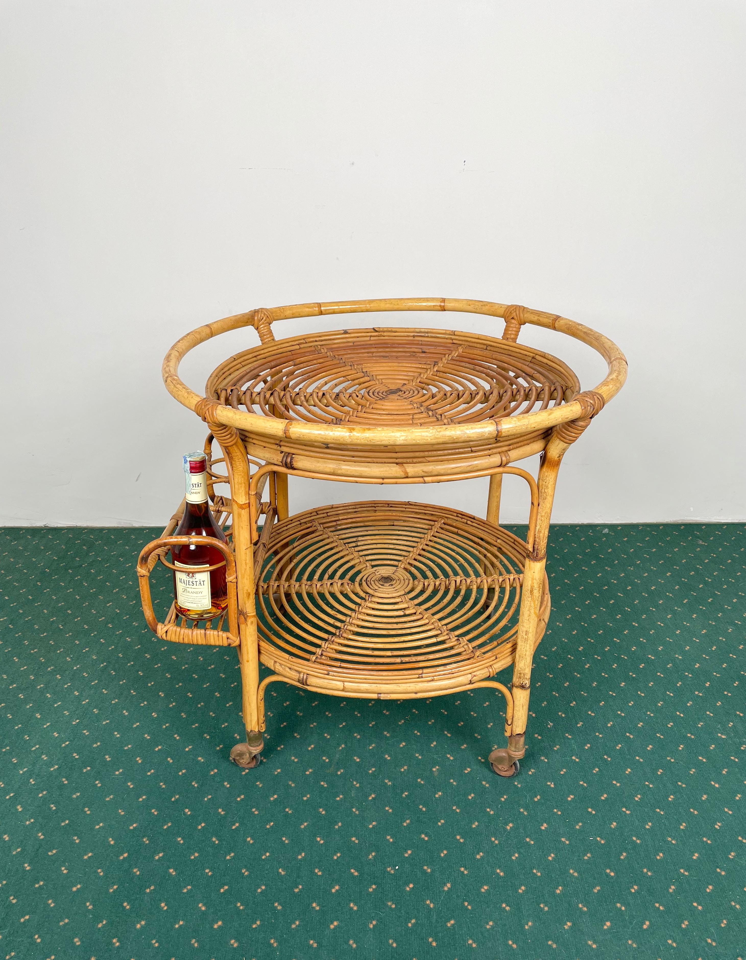 Bamboo & Rattan Round Serving Bar Cart Trolley, Italy, 1960s In Good Condition For Sale In Rome, IT