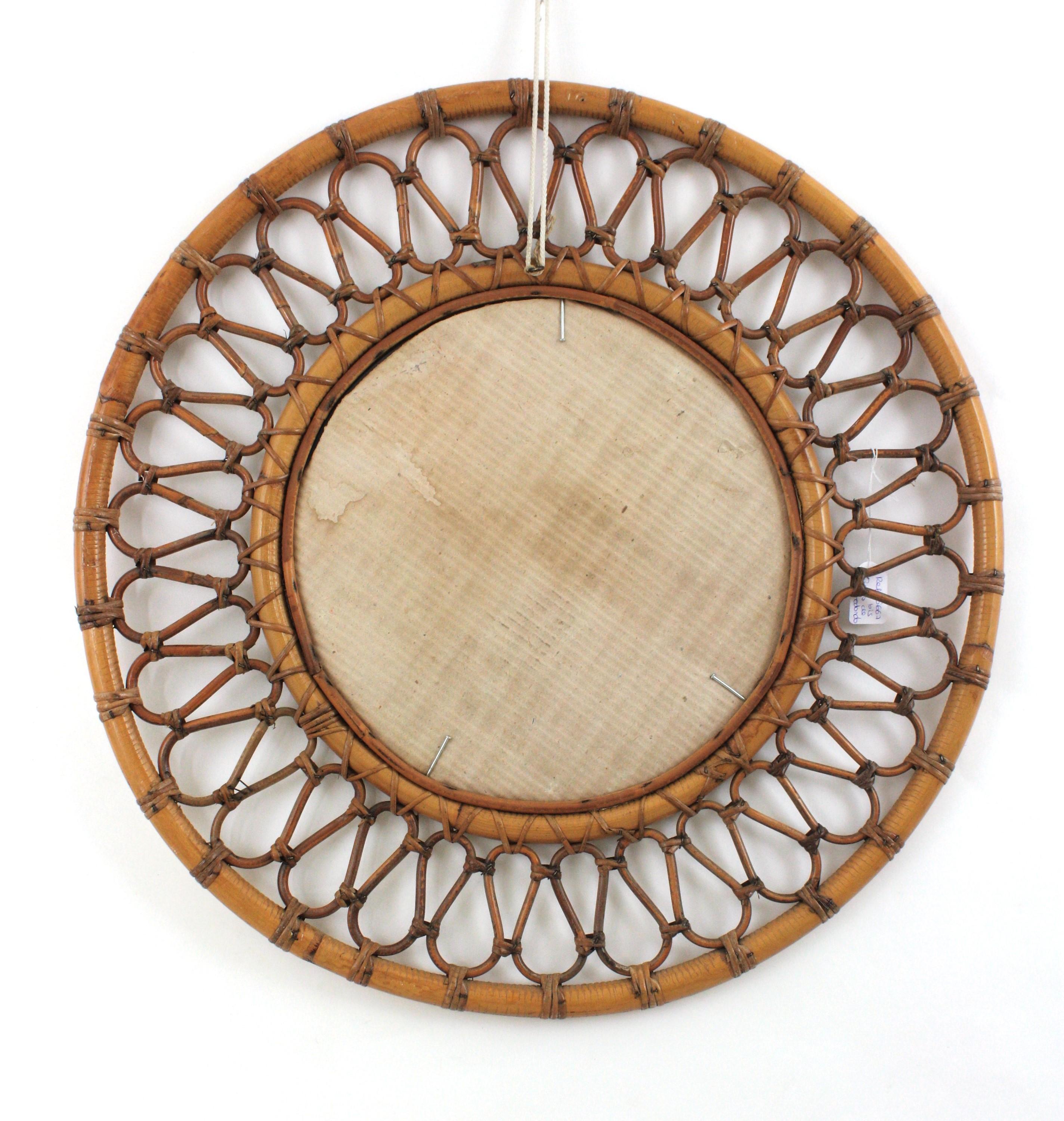 Specchio da parete rotondo in rattan di bambù, Spagna, anni '60 in vendita 4