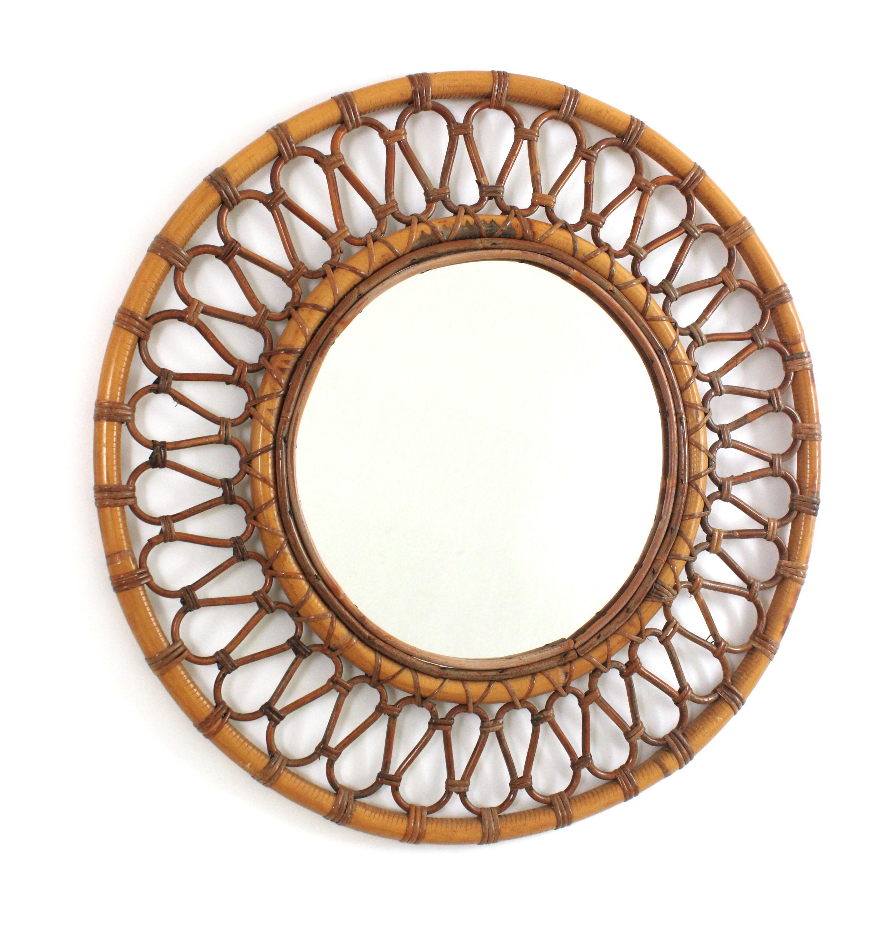 Specchio da parete rotondo in rattan, Spagna, anni '60
__________________________________________________________
Specchio rotondo in bambù e rattan di ispirazione mediterranea spagnola Bonacina.
Bellissimo specchio rotondo in rattan di bambù