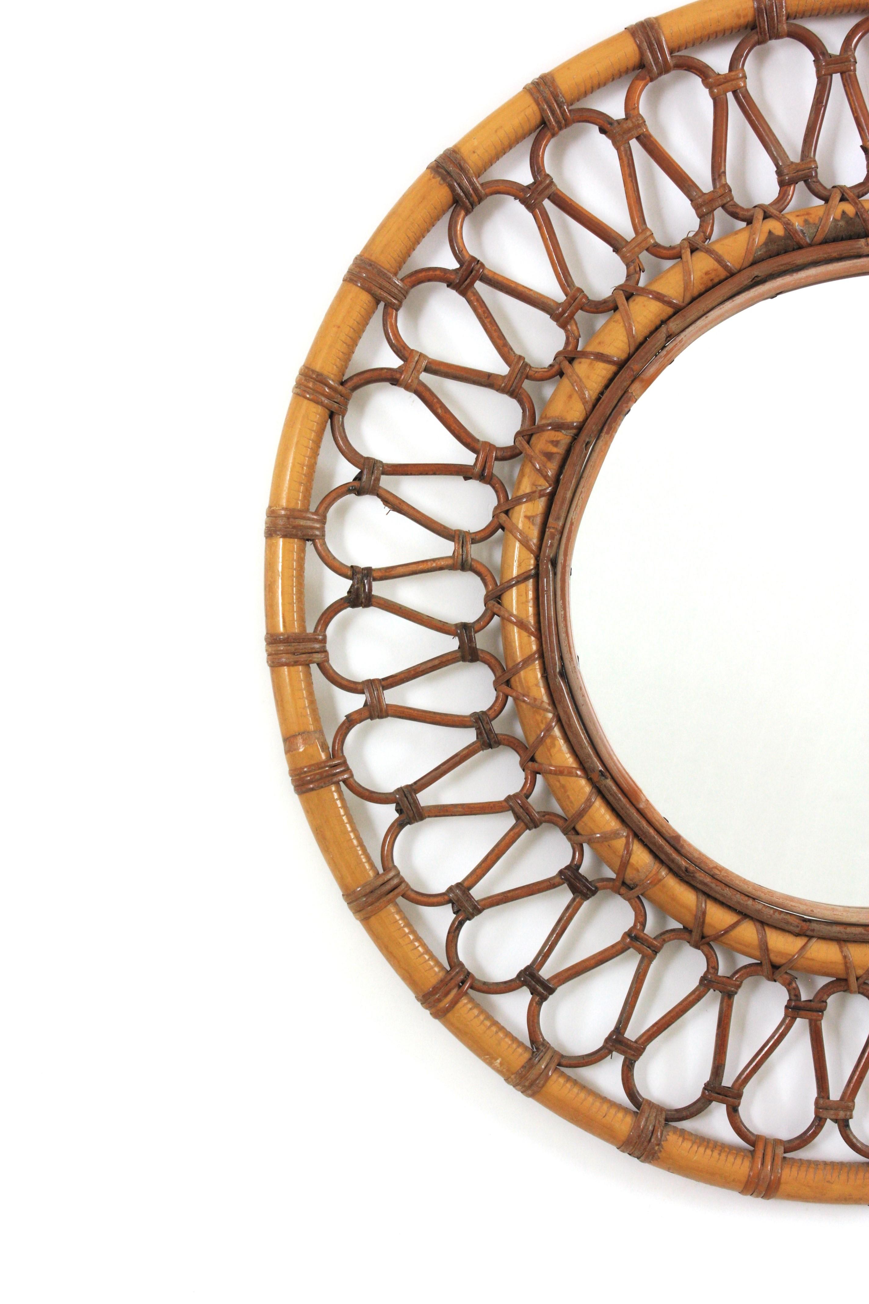 XX secolo Specchio da parete rotondo in rattan di bambù, Spagna, anni '60 in vendita