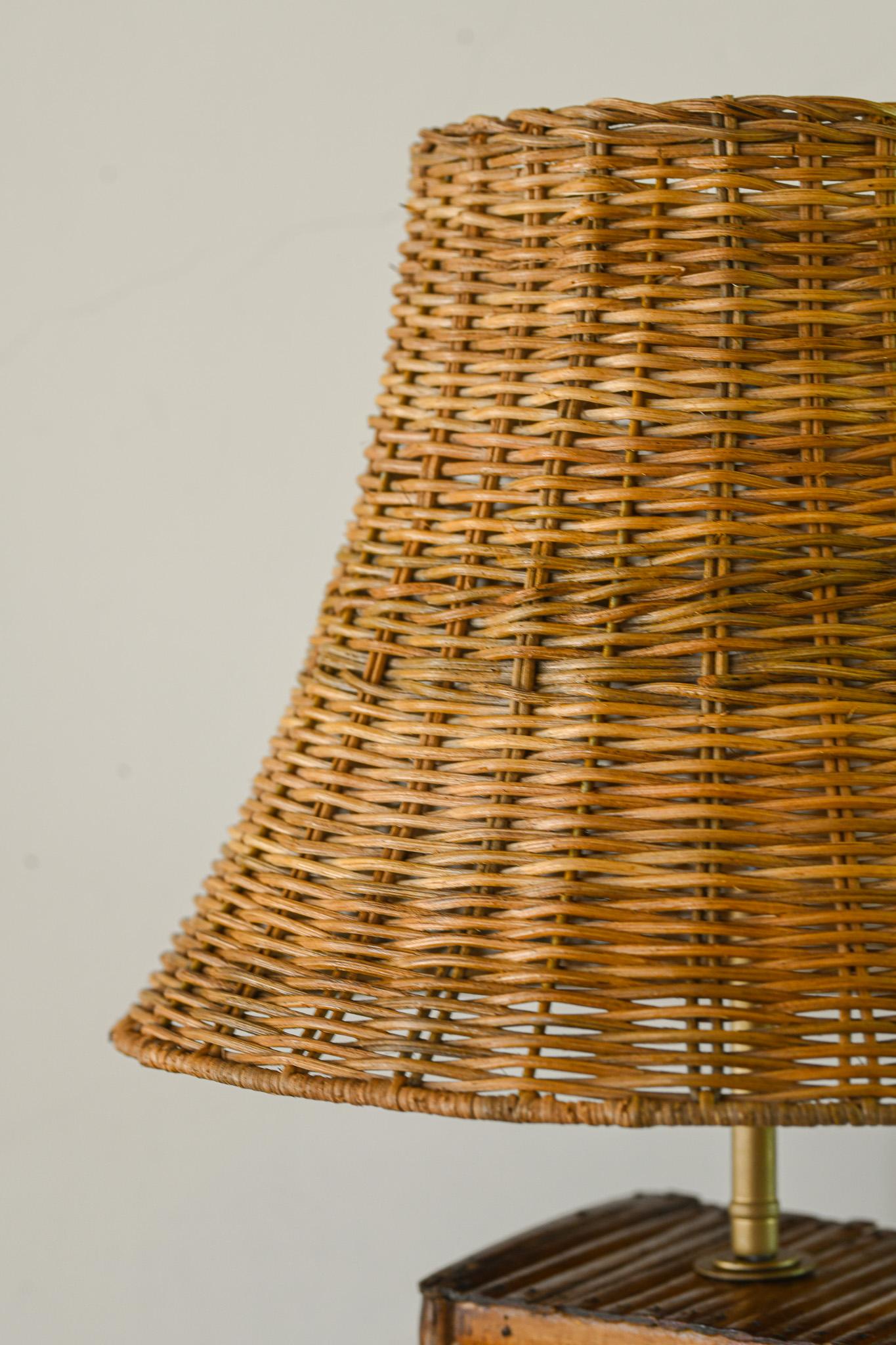 Laqué Lampes de table en bambou et rotin de style colonial en vente