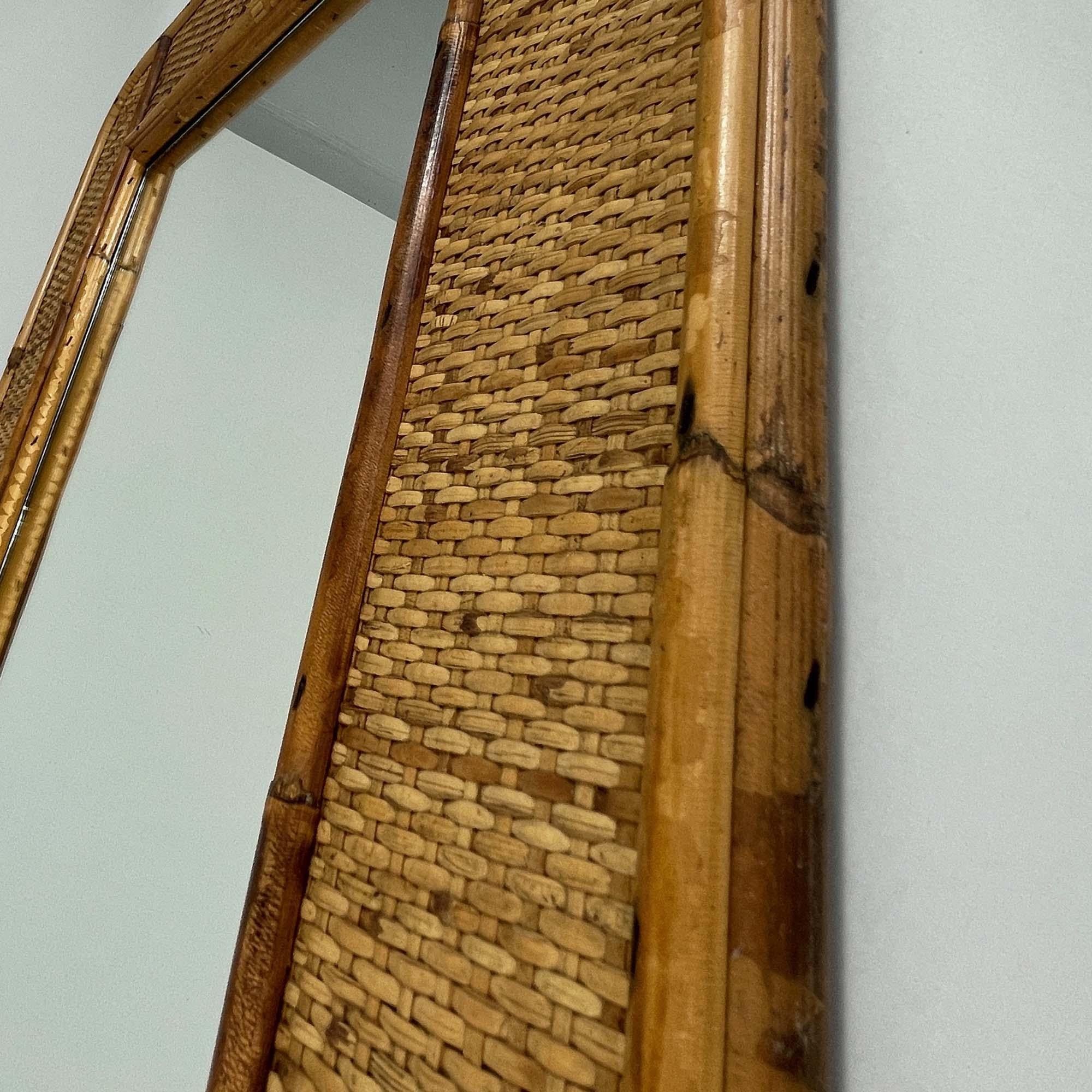 Metà XX secolo Specchio da parete in bambù e rattan, Dal Vera Italia 1950s in vendita