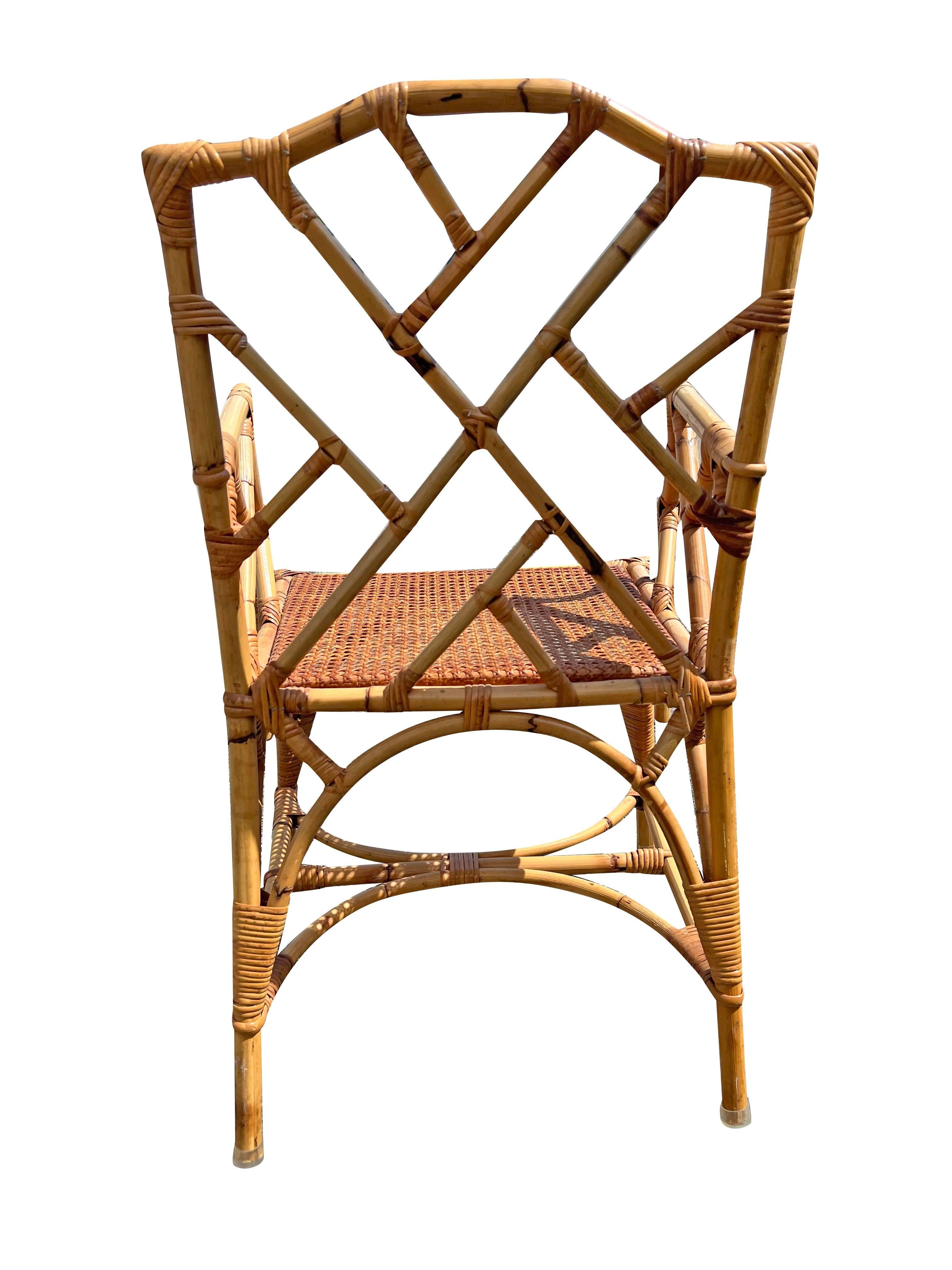 Américain Chaises en osier de bambou et rotin avec assise en rotin de style Chippendale - Lot de 4 en vente