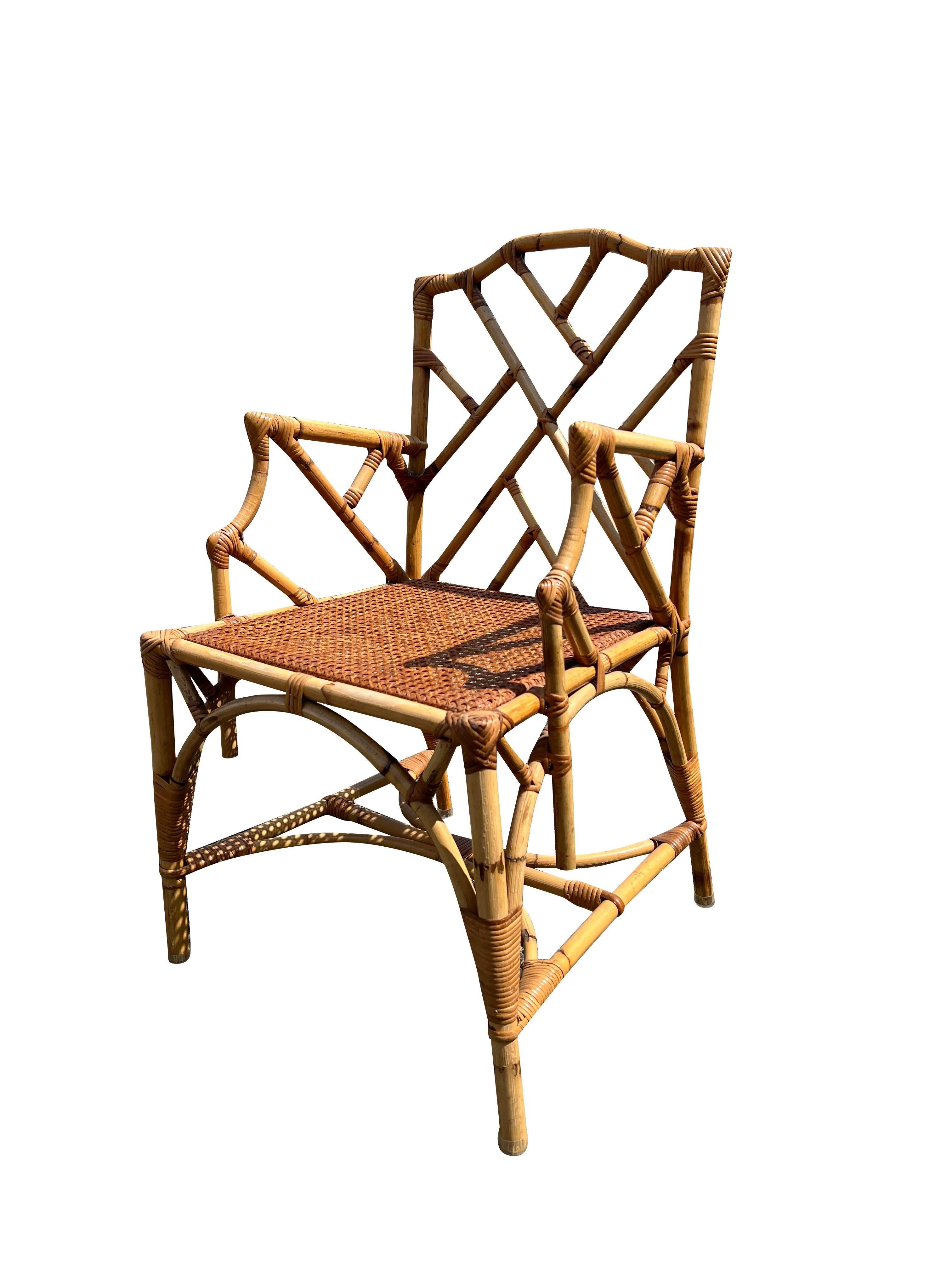 Chaises en osier de bambou et rotin avec assise en rotin de style Chippendale - Lot de 4 en vente 1