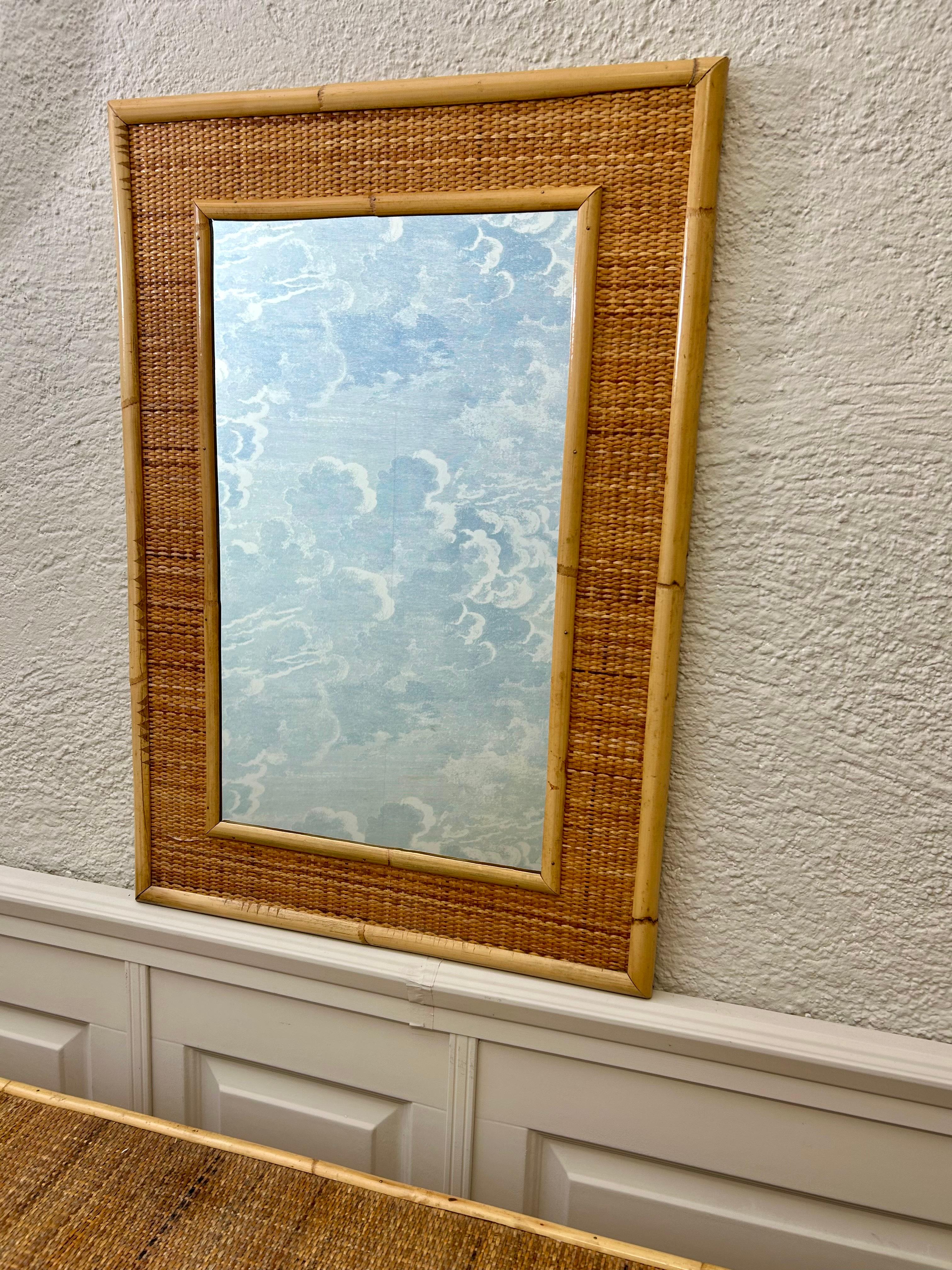 Mid-Century moderno Specchio da parete in vimini di bambù e rattan, attr. a Dal Vera, Italia, anni '70 in vendita