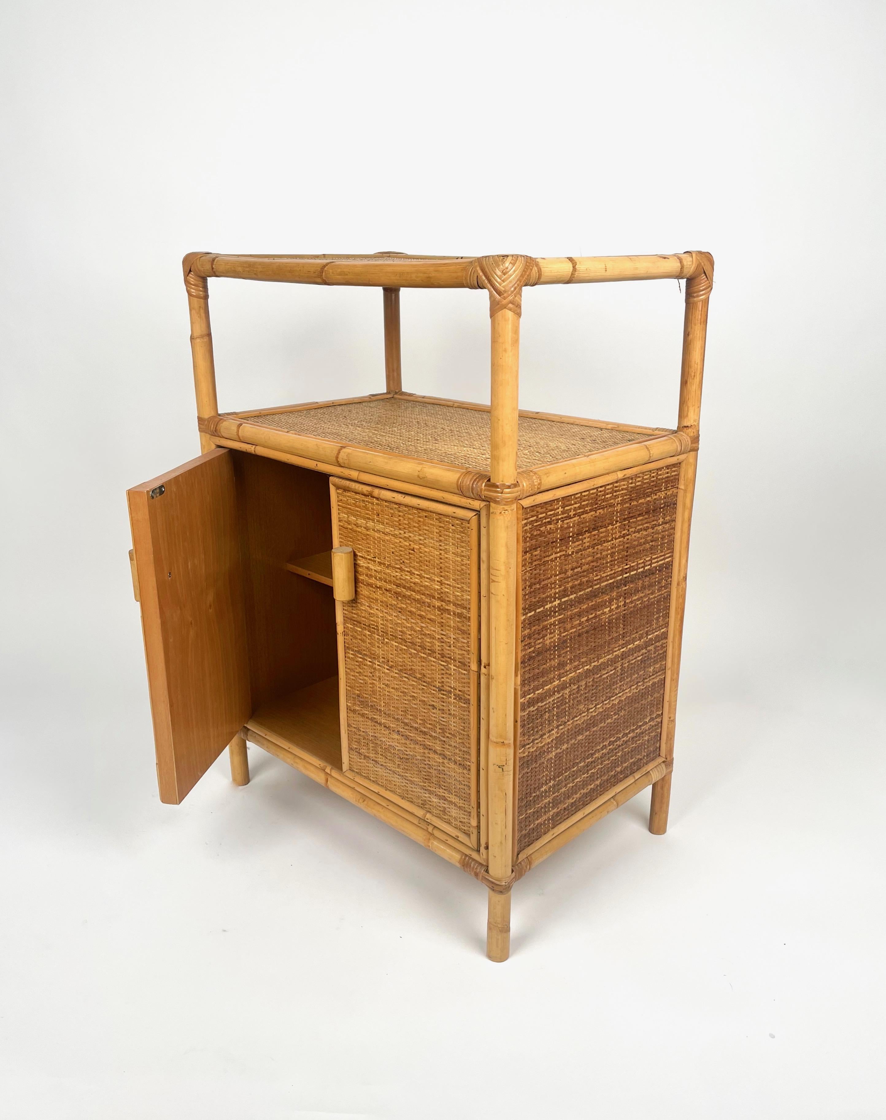 Bambou Consoles d'armoire en bambou, rotin et bois, Italie, 1970