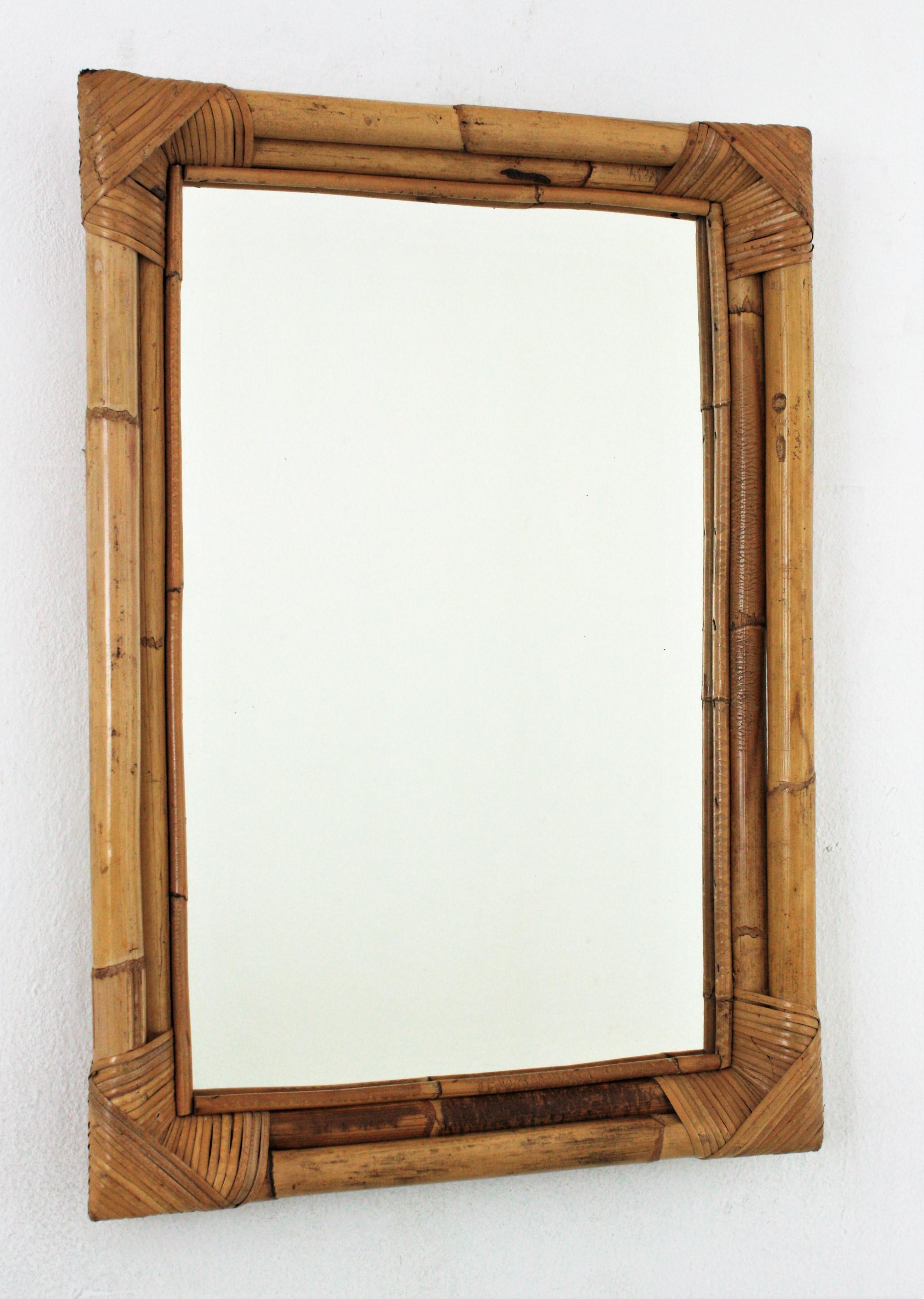Rectangular wall mirror, bamboo, rattan
Eye-catching rectangular mirror handcrafted with bamboo cane. Spain, 1960s.
Rectangular frame made of bamboo with wicker accents on the corners. It can be hung in vertical or horizontal position.
This