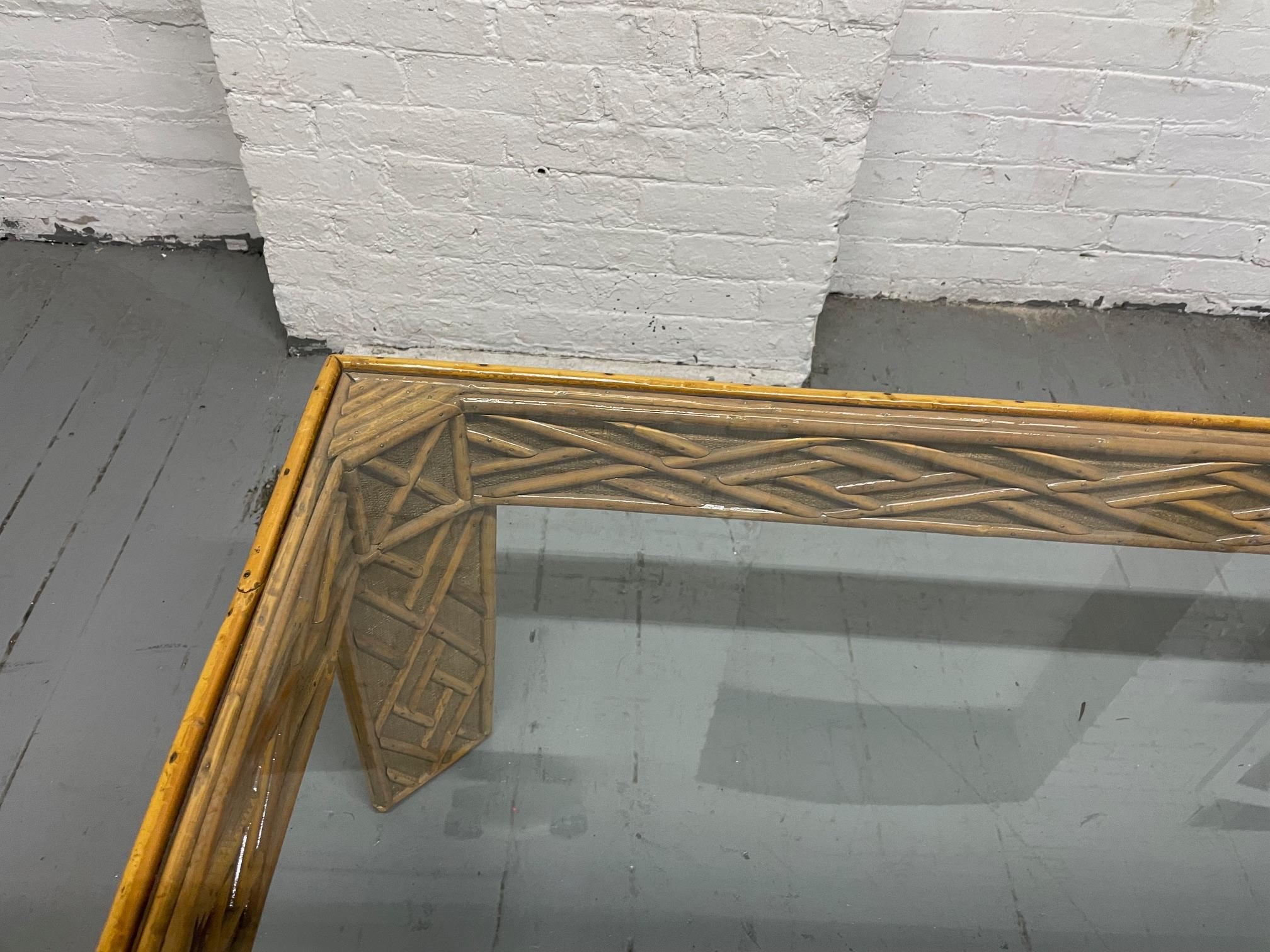 Milieu du XXe siècle Table basse en verre Bambou & Reitan en vente