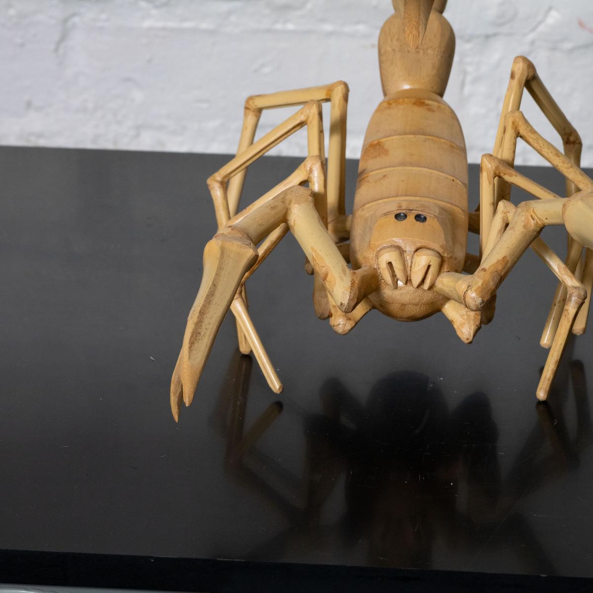 Escultura escorpión de bambú de Edmundo Furukawa Bambú en venta