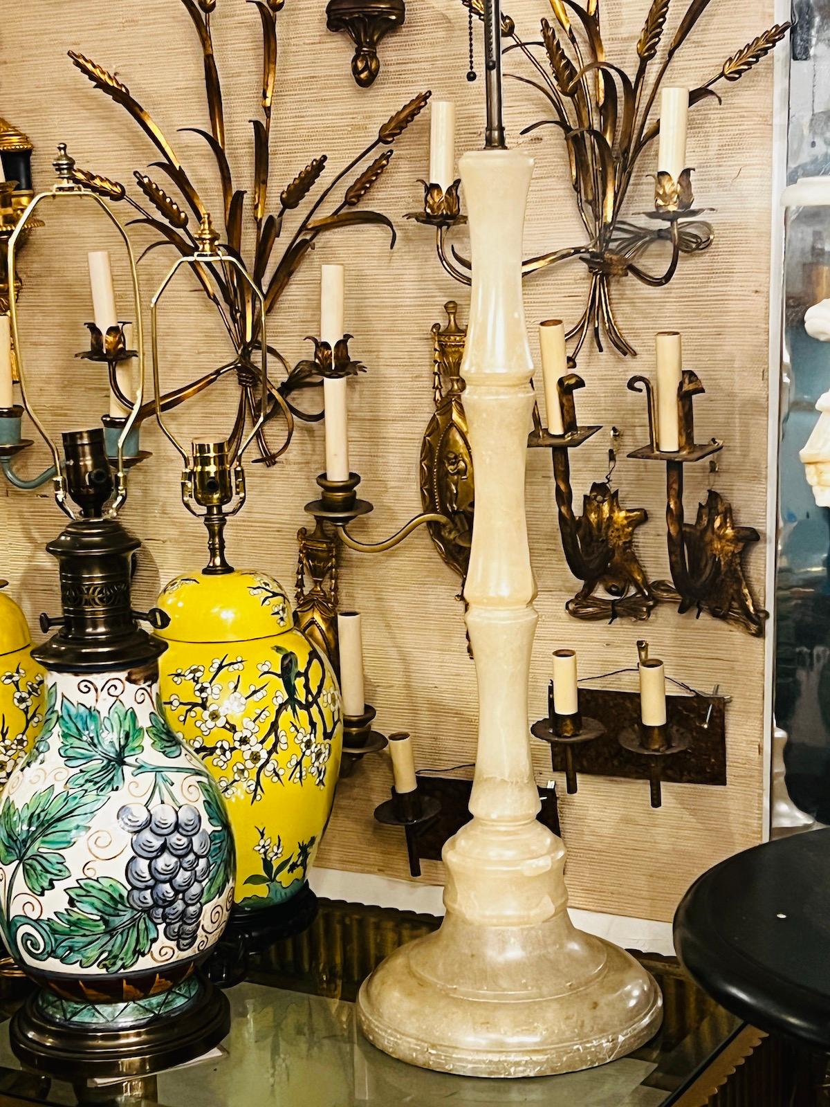 Lampada in alabastro a forma di bambù in vendita 1