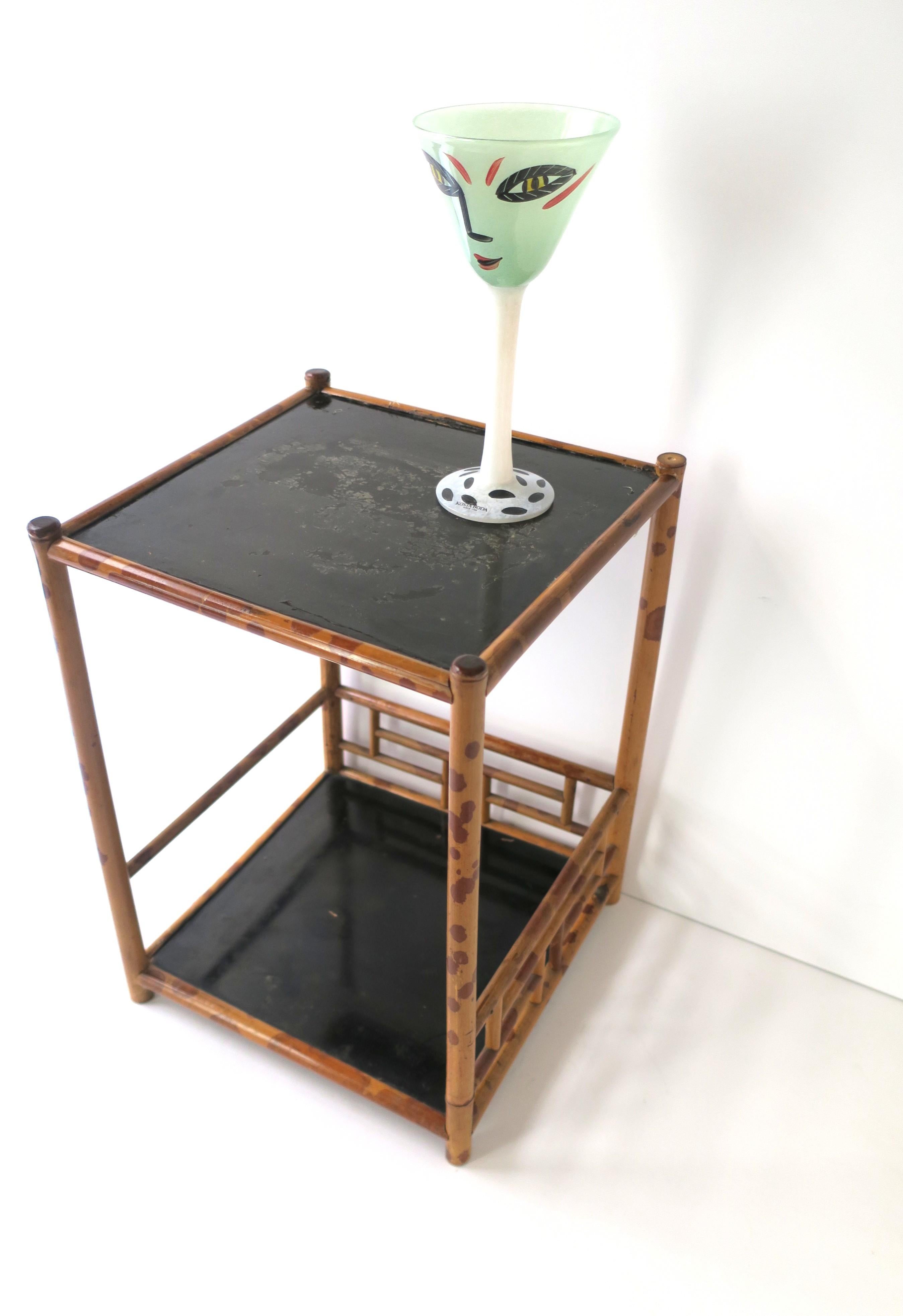 Table d'appoint en bambou pour boissons Support pour plantes avec étagère en vente 4