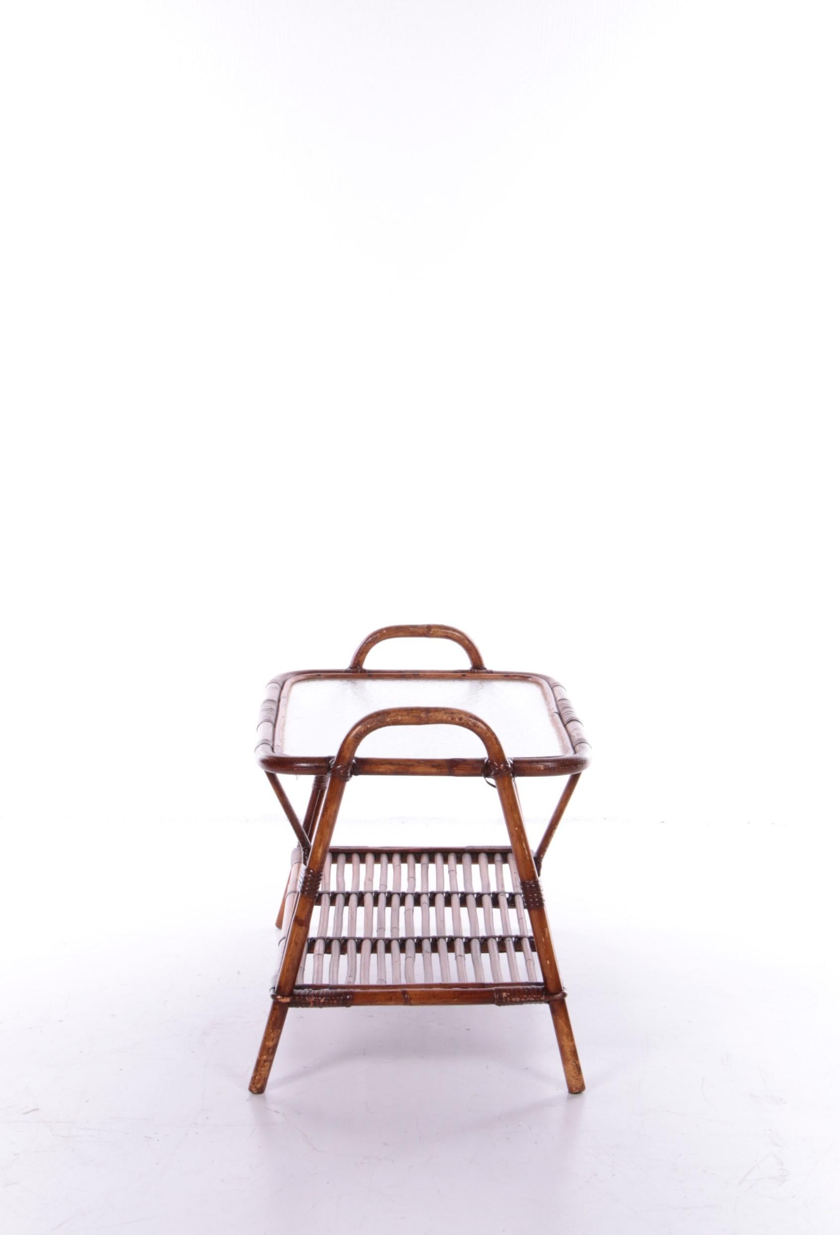 Table d'appoint en bambou avec étagères d'entrepôt, France, années 1960 en vente 3