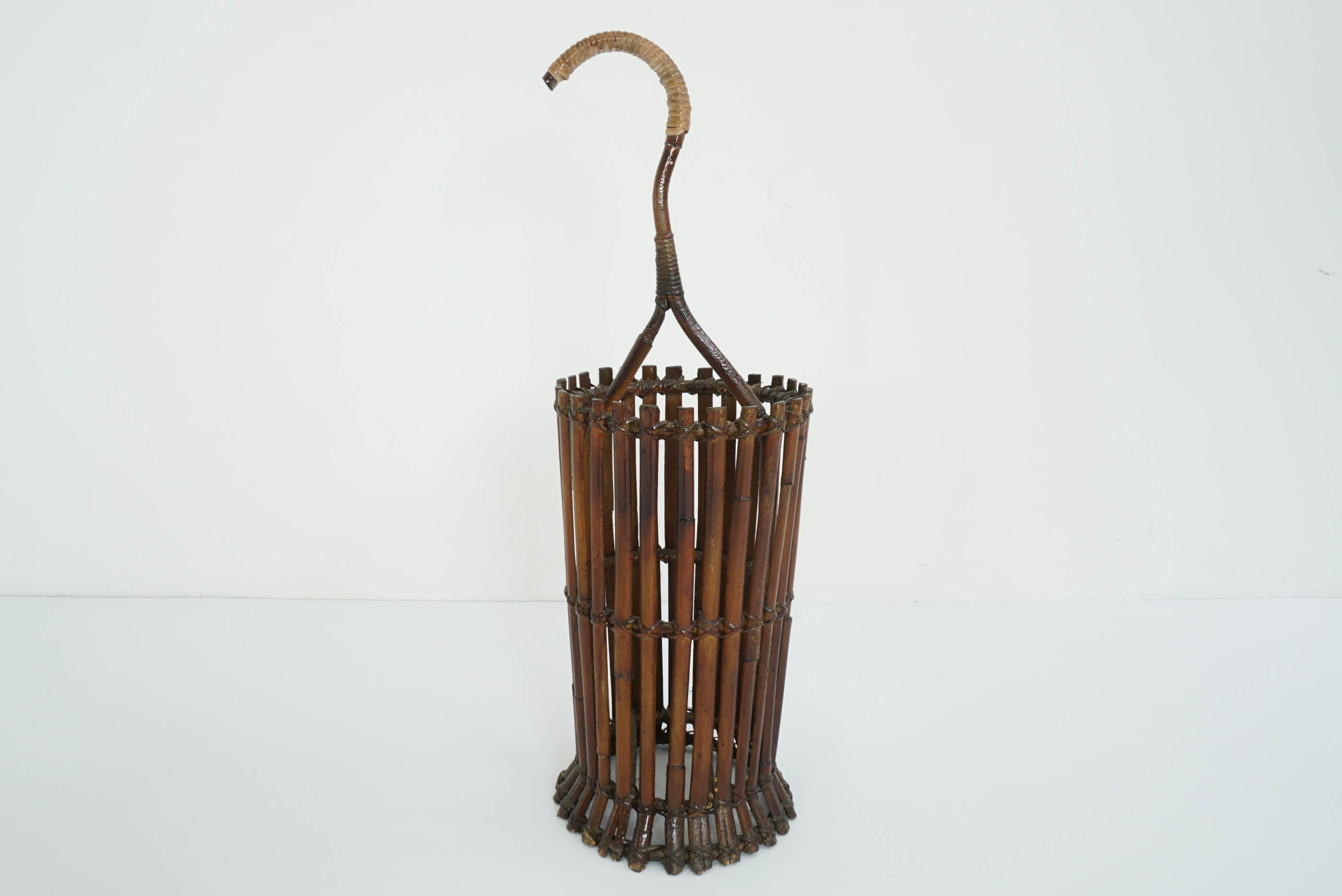 Beautiful sticks holder or umbrella stand in bamboo
Italy, 1950.