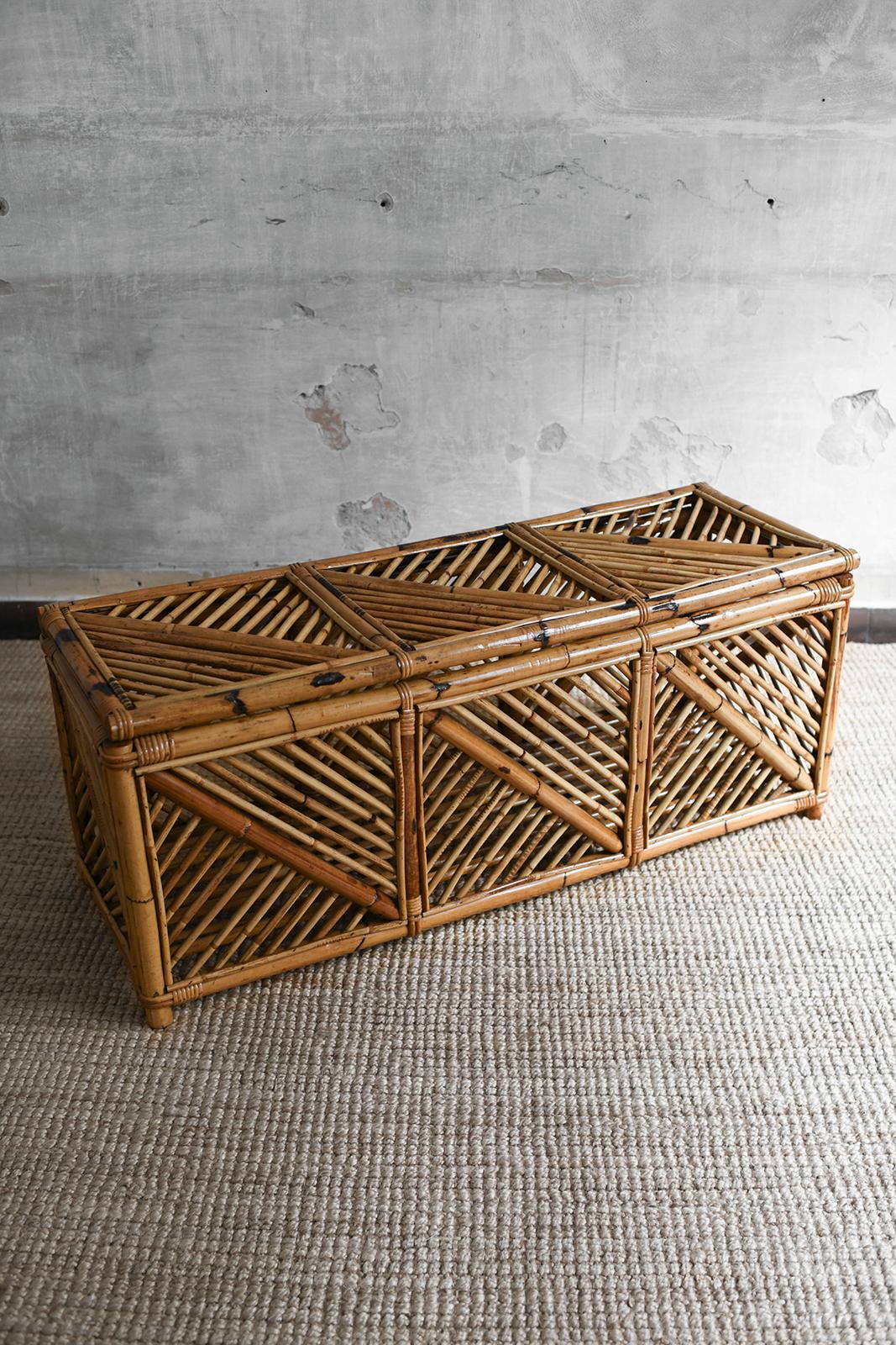 Bamboo storage bench with geometric cane patterns, 1980s In Good Condition In Roma, RM