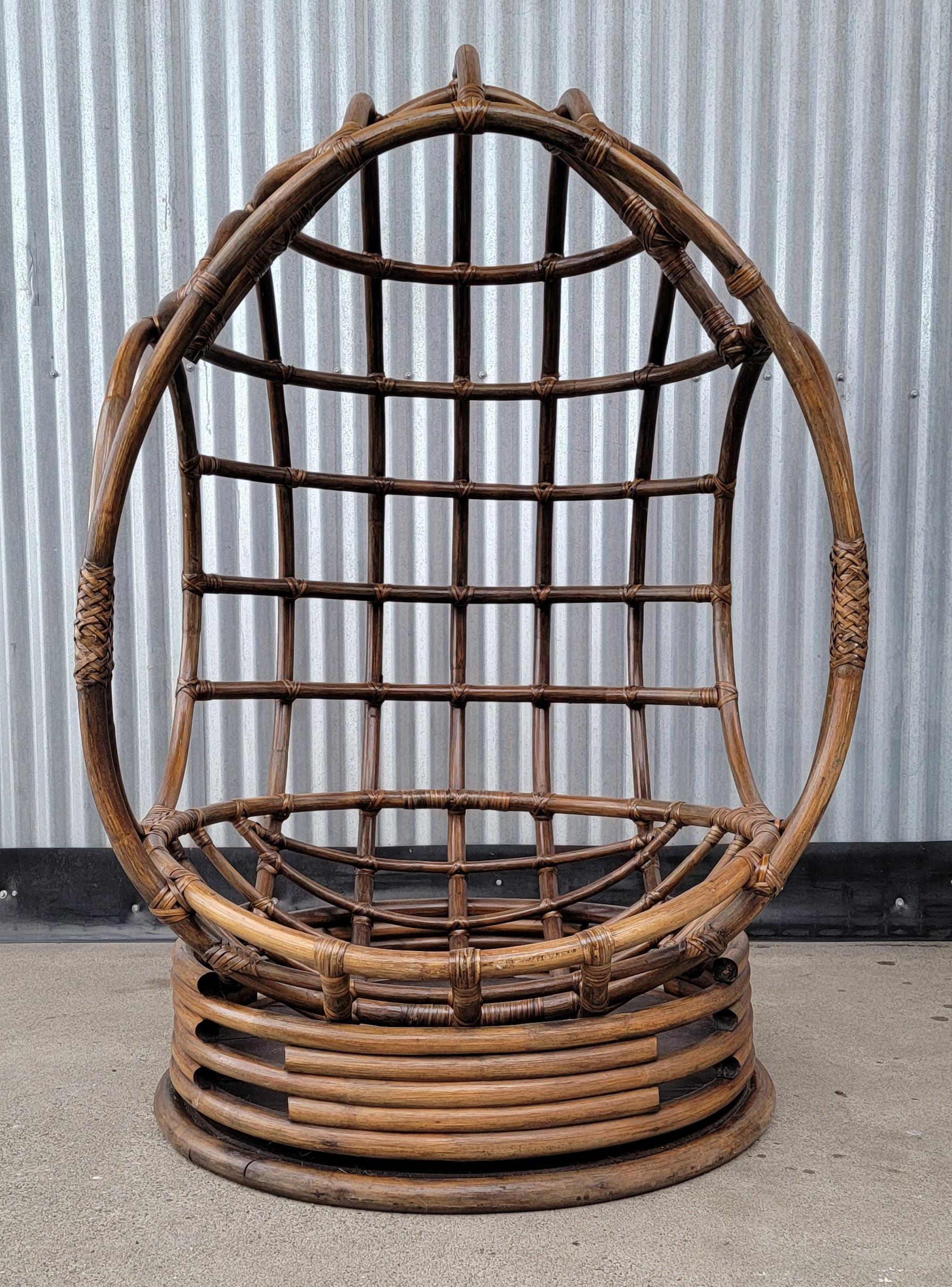 Bamboo Swivel Egg Chair In Good Condition In Fulton, CA