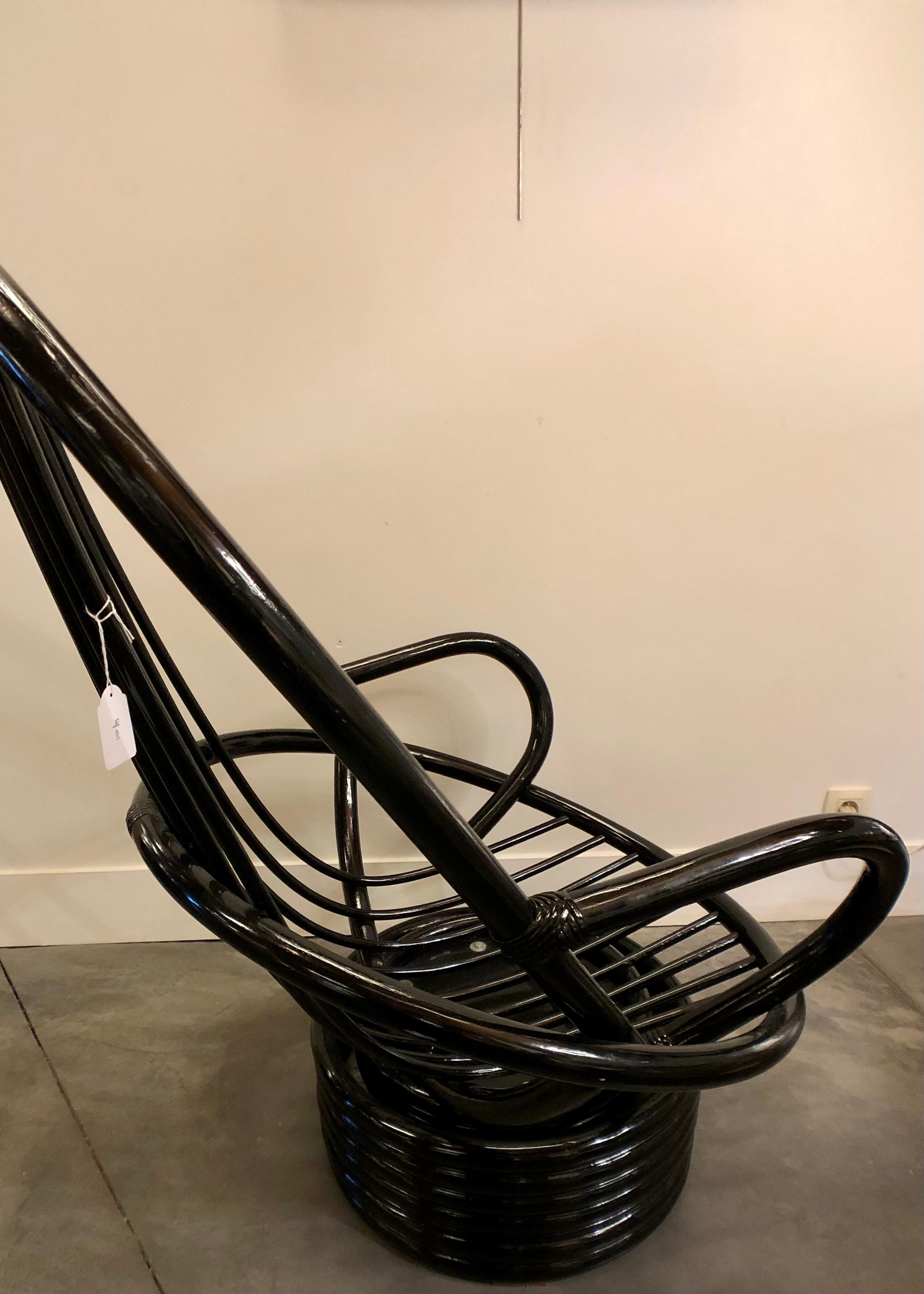Chaise longue pivotante en bambou 1970 en vente 4
