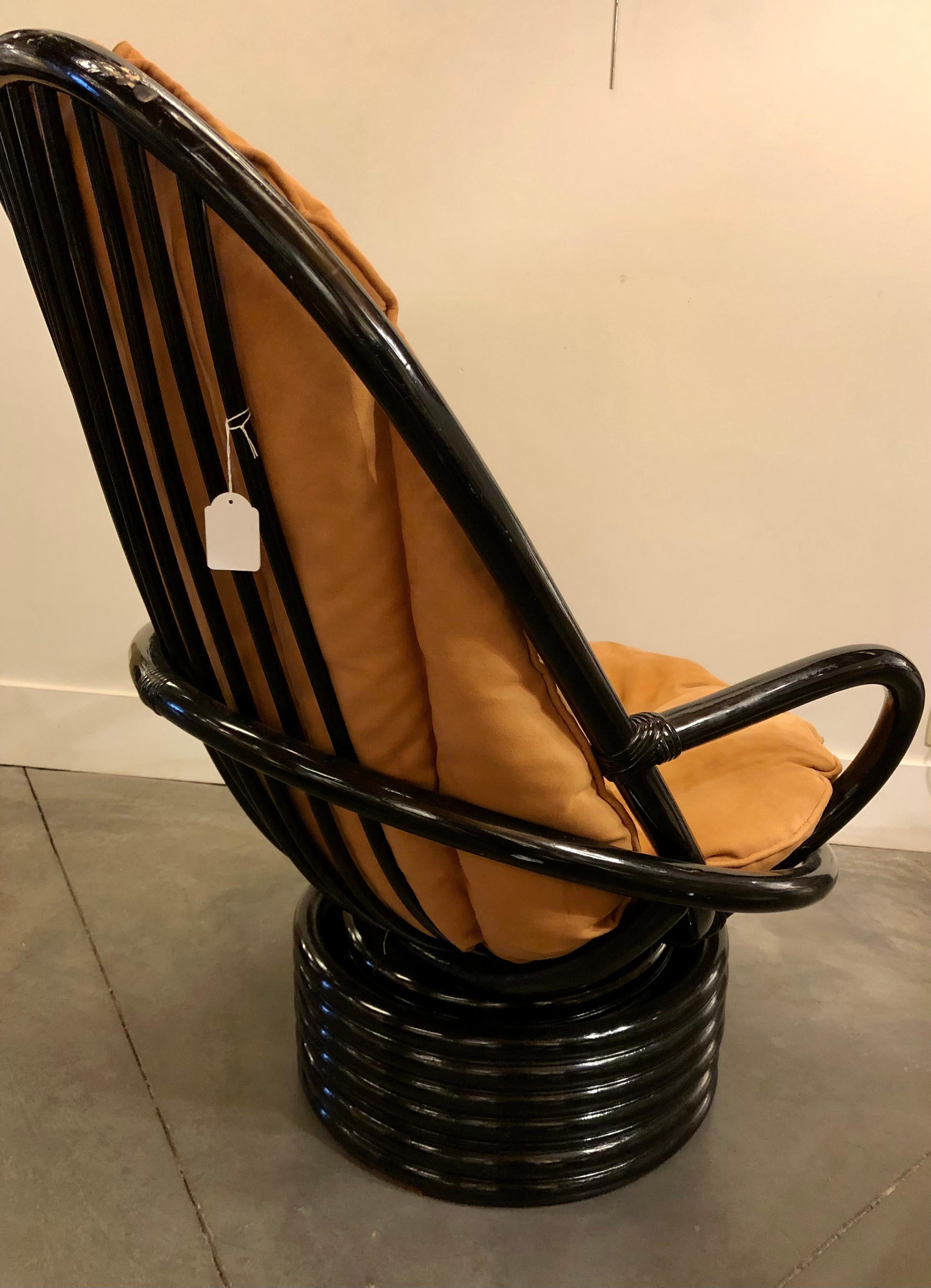 Belge Chaise longue pivotante en bambou 1970 en vente