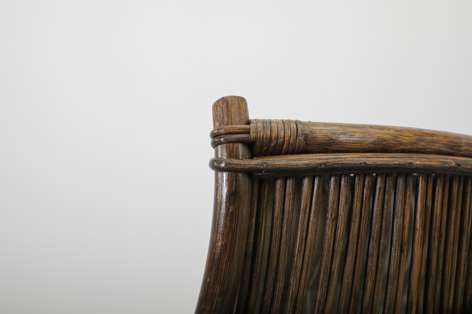 Fauteuil pivotant en bambou foncé avec coussin en toile naturelle en vente 12