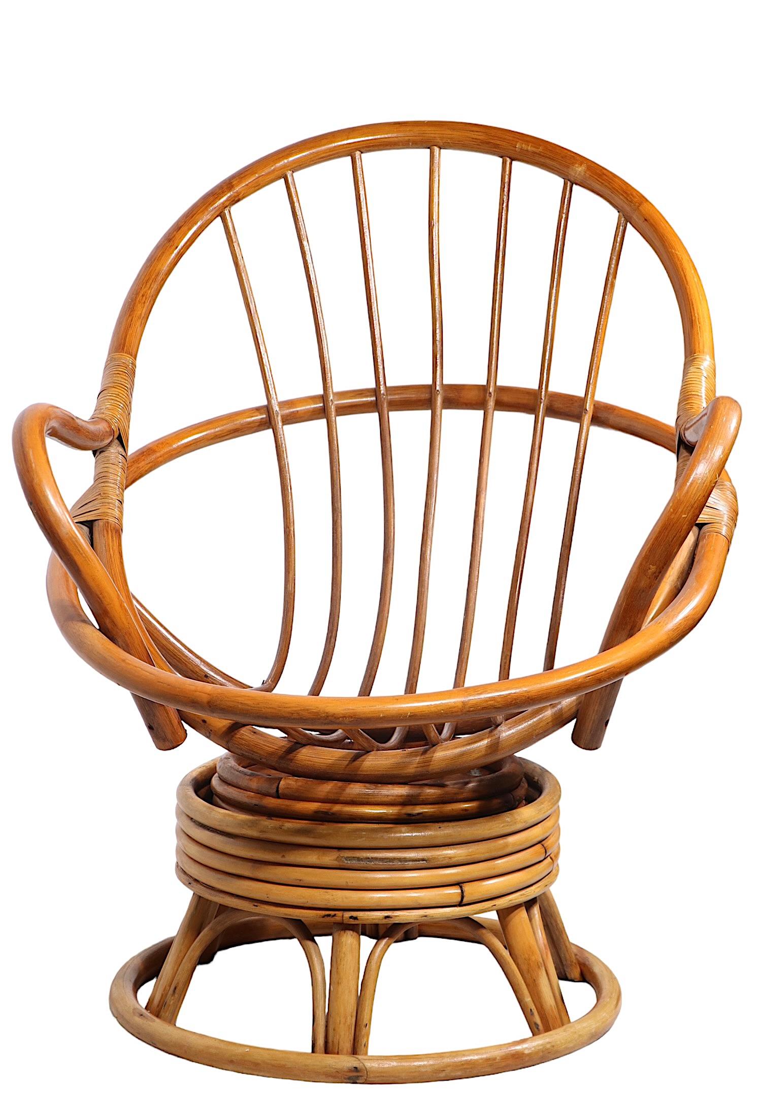 Mid-Century Modern Chaise longue pivotante et inclinable en bambou C.I.C., années 1970 en vente